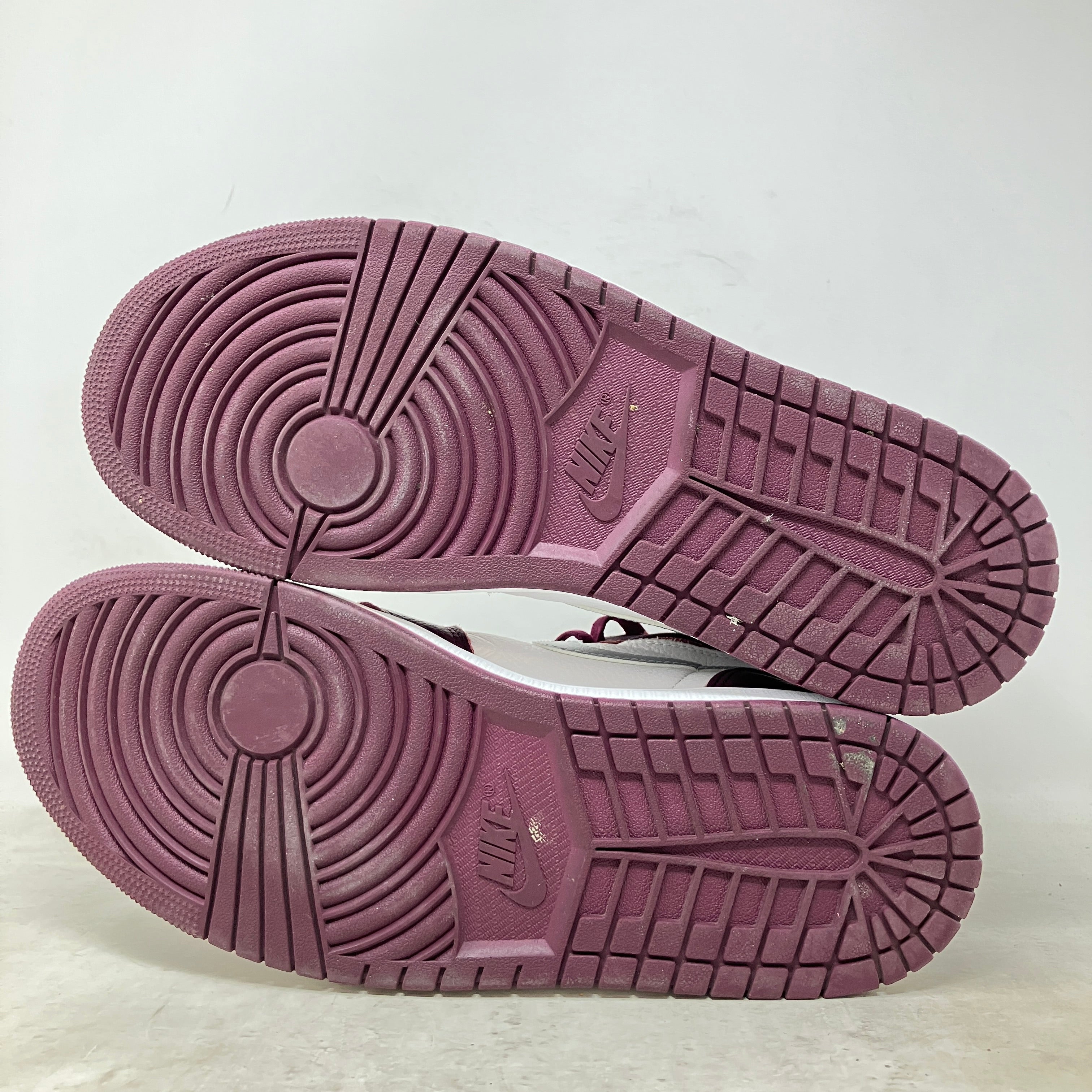 Jordan 1 Retro High OG Bordeaux