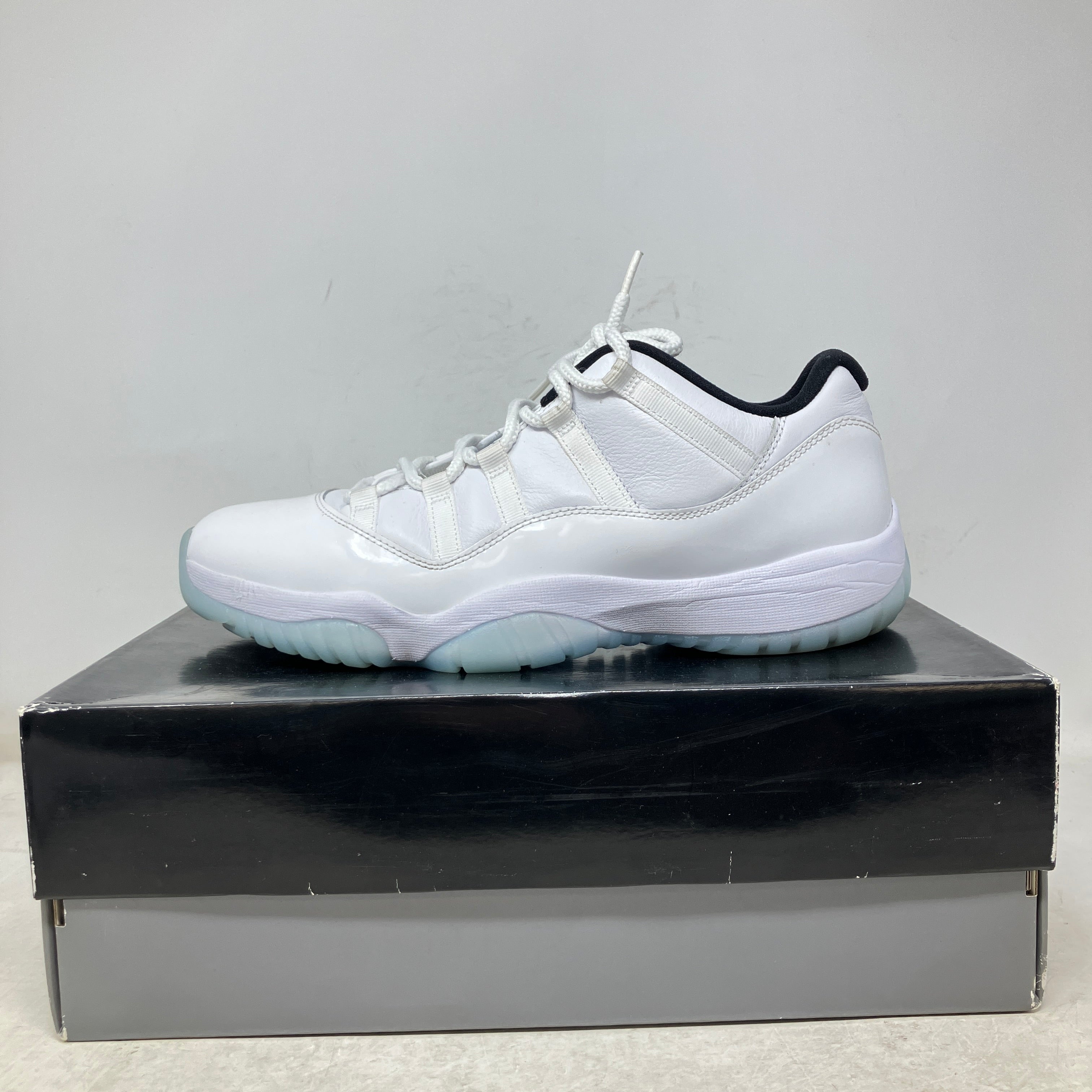 Jordan 11 Retro Low Legend Blue
