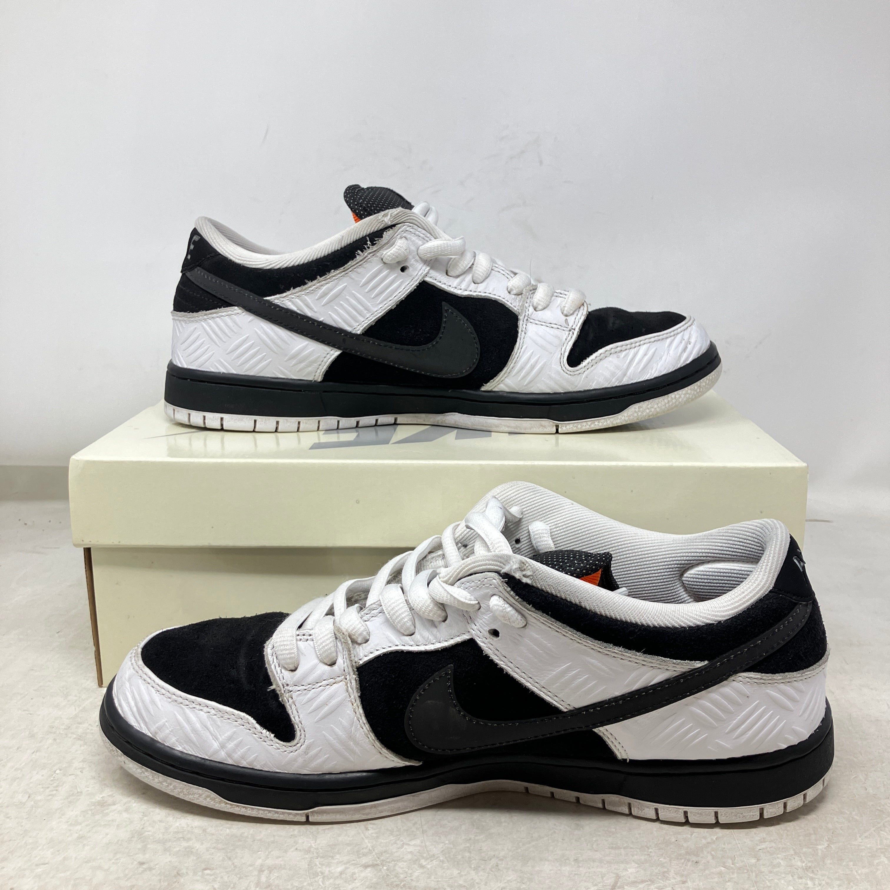 Nike SB Dunk Low TIGHTBOOTH