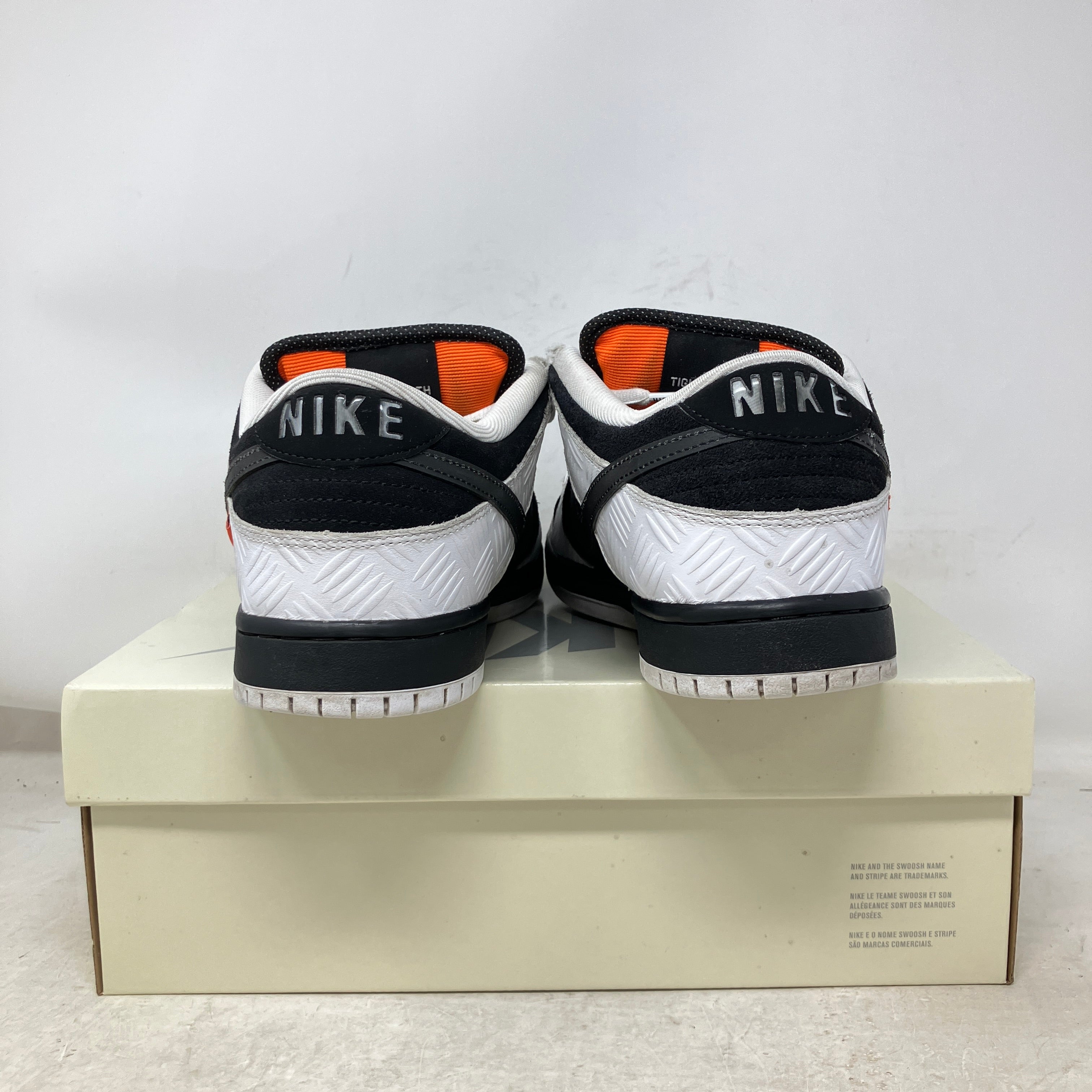 Nike SB Dunk Low TIGHTBOOTH