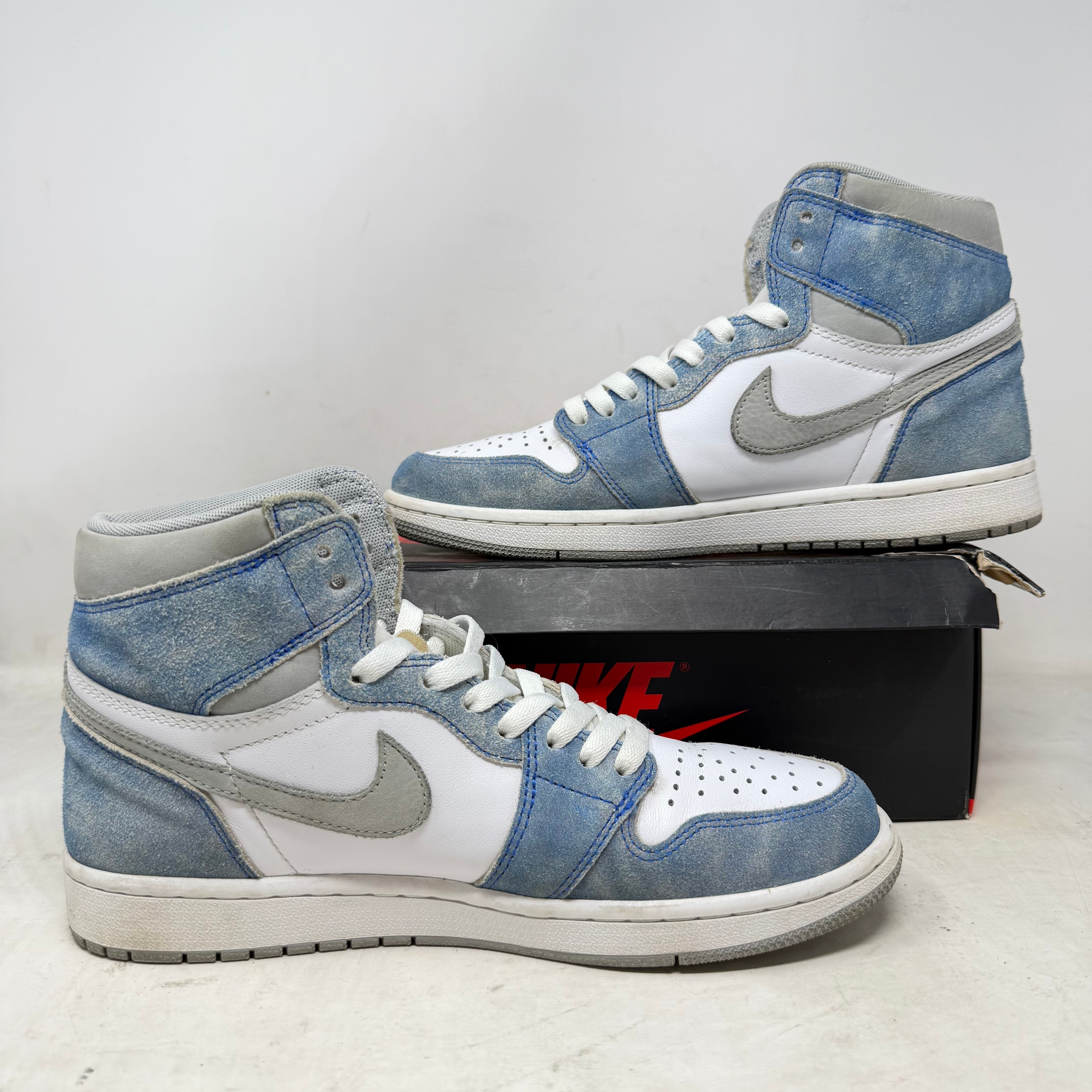 Jordan 1 Retro High Hyper Royal Smoke Grey