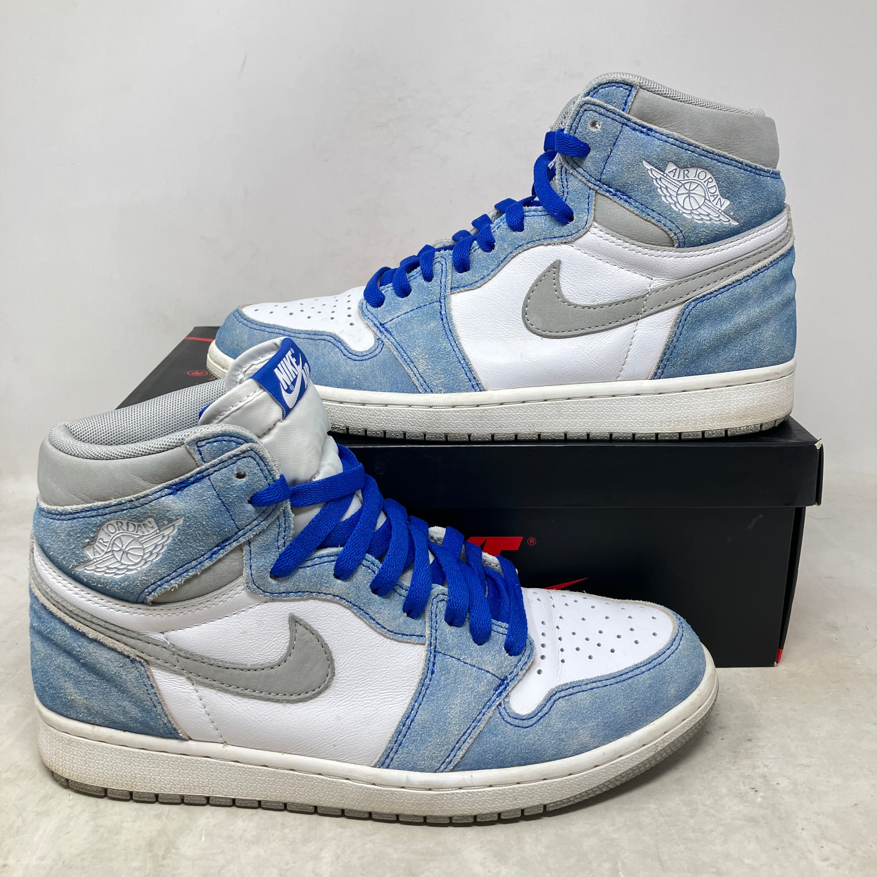 Jordan 1 Retro High Hyper Royal Smoke Grey