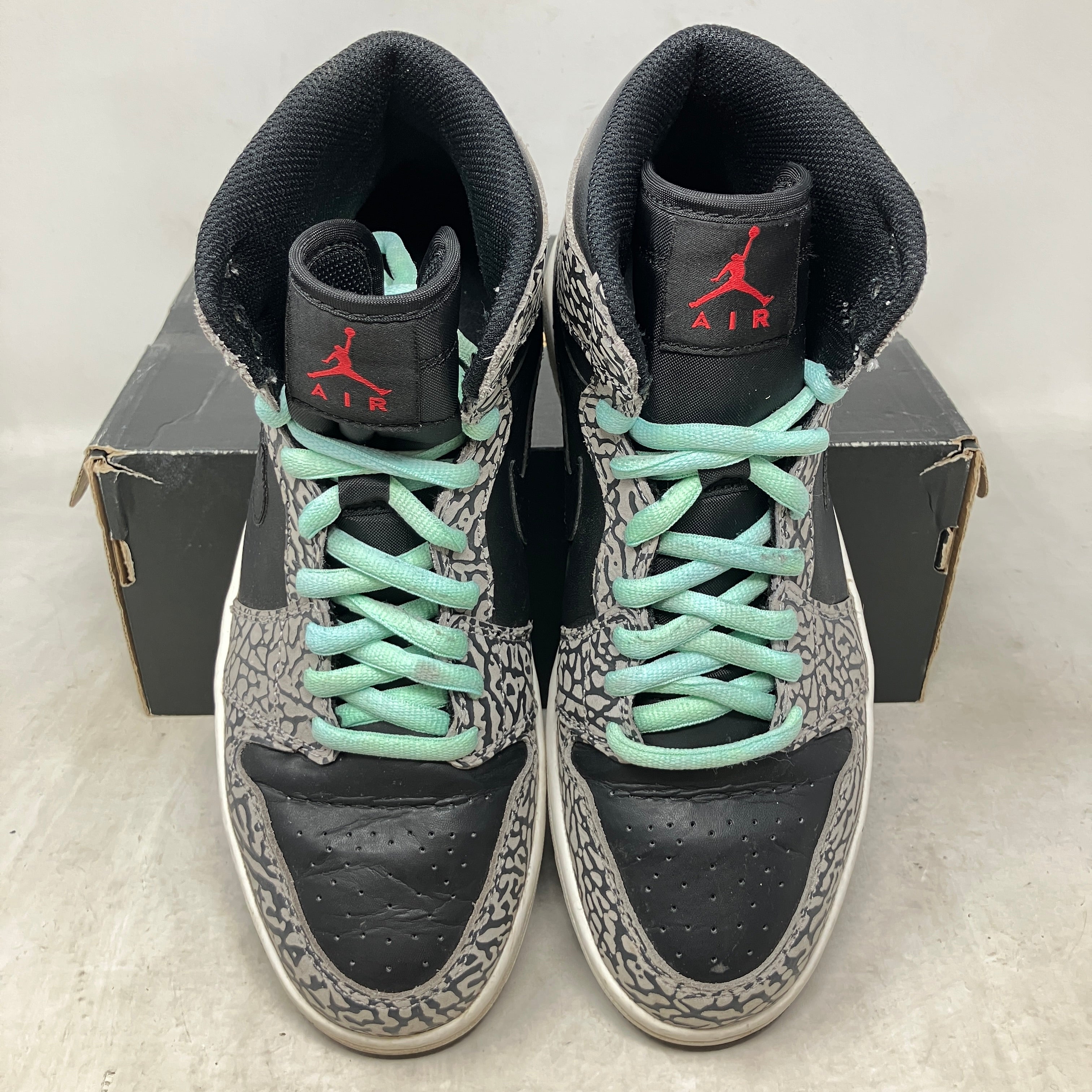 Jordan 1 Retro Un-Supreme