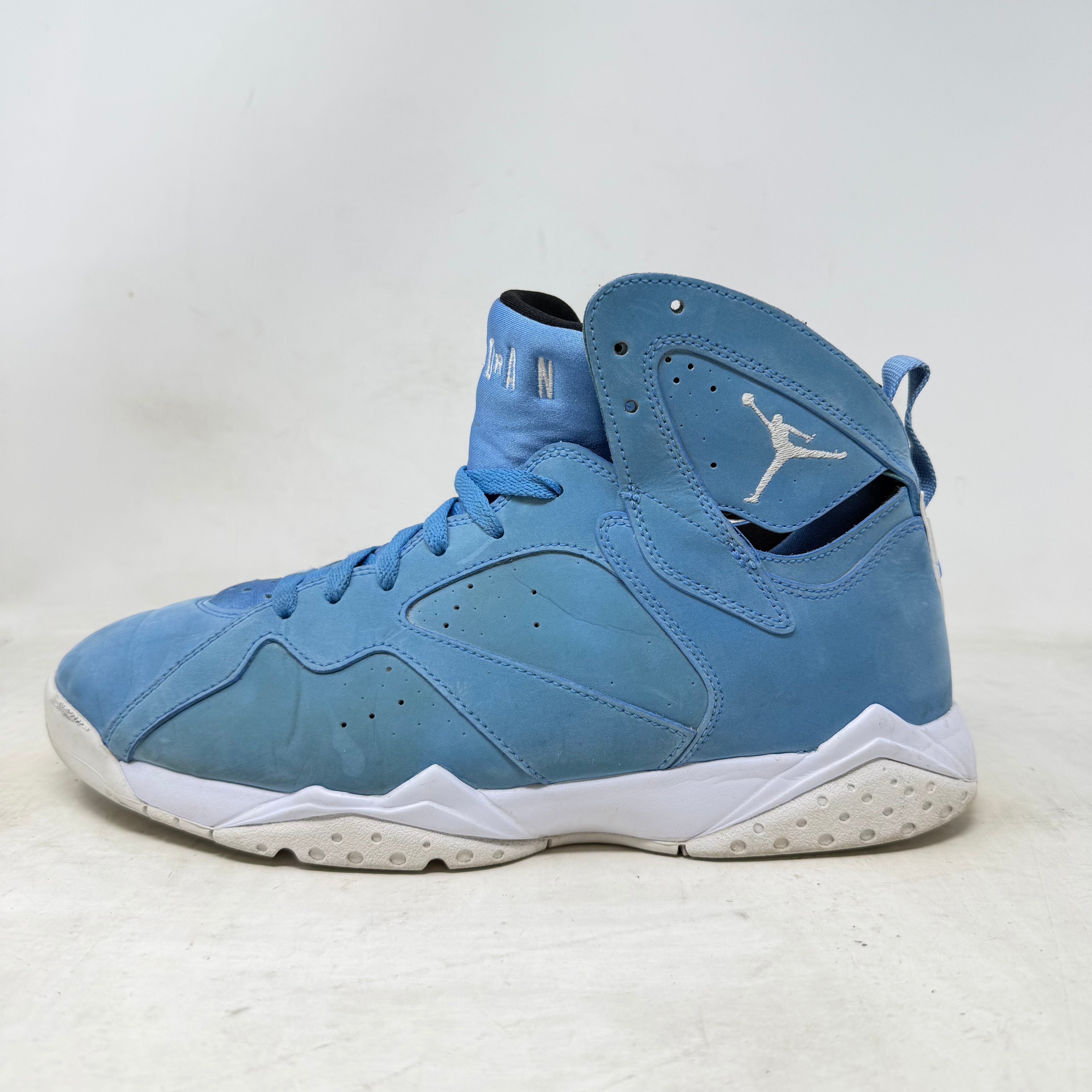 Jordan 7 Retro Pantone