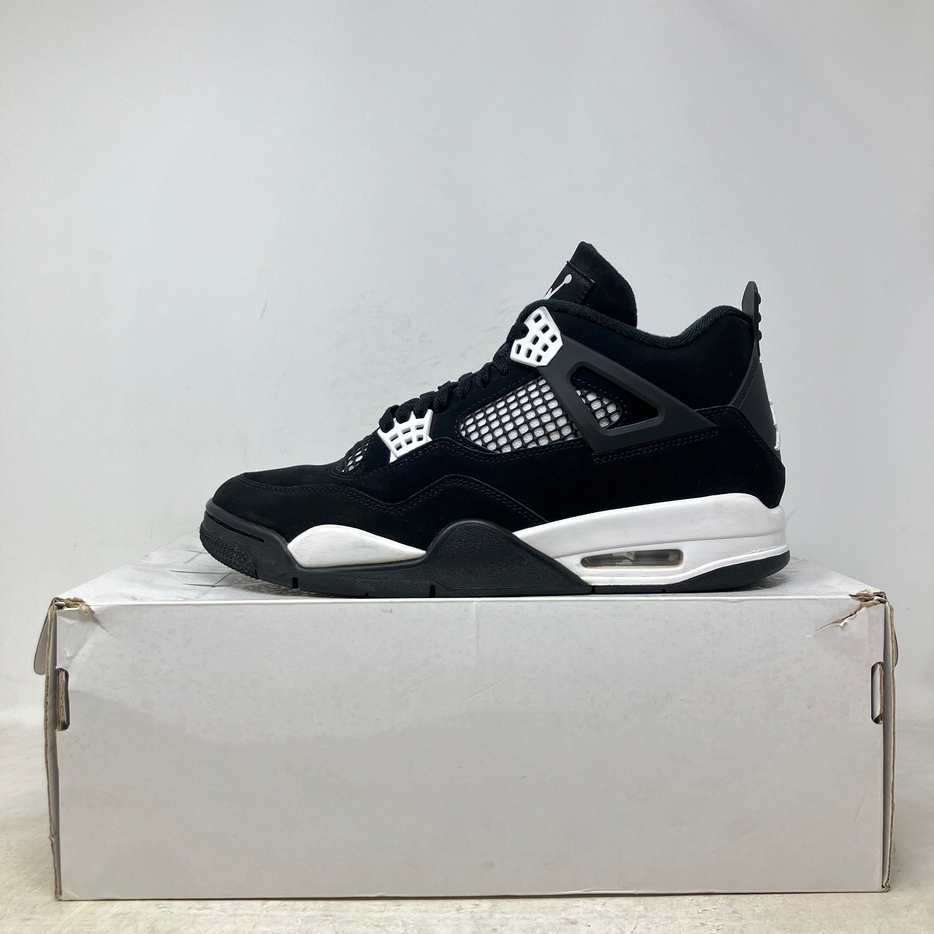 Jordan 4 Retro White Thunder