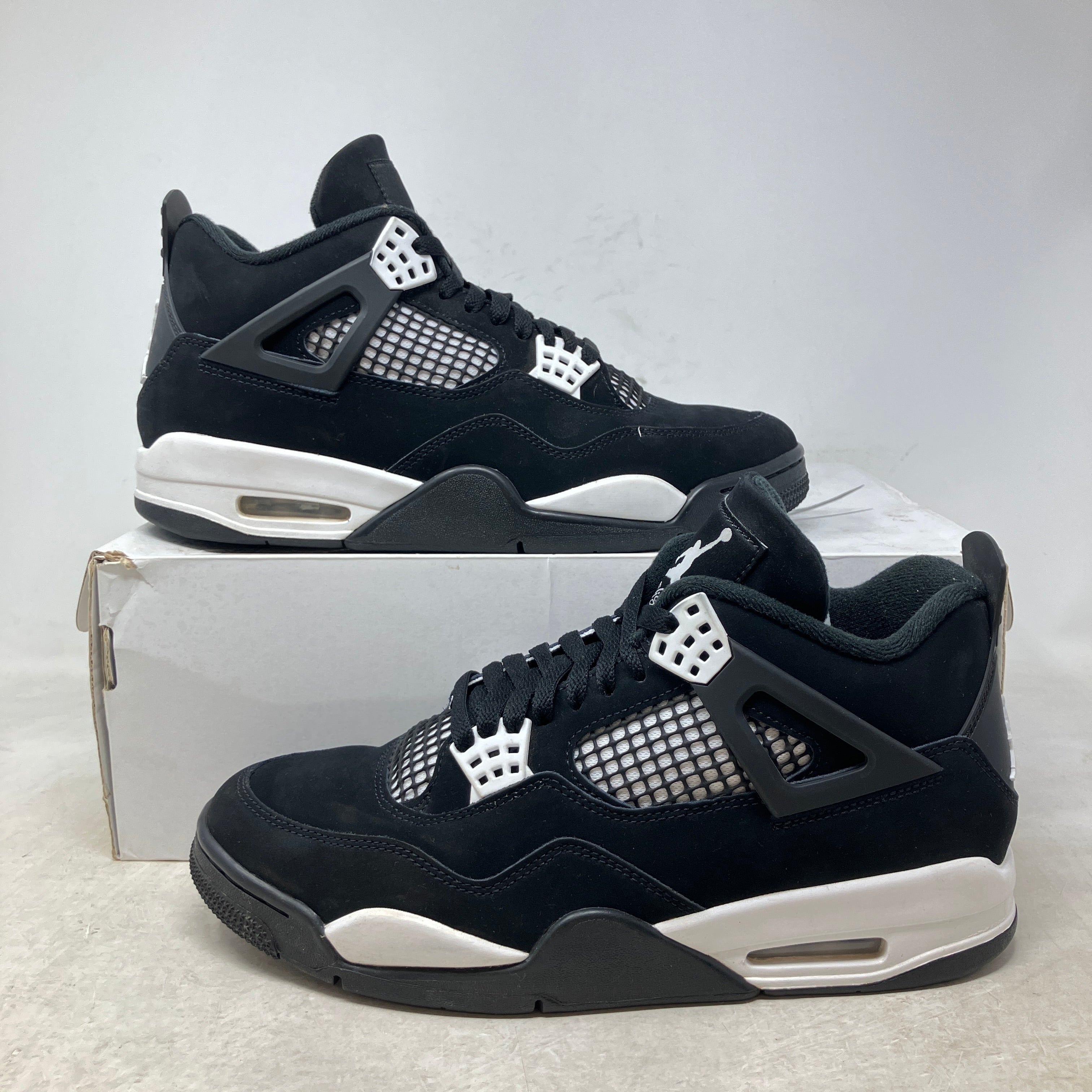 Jordan 4 Retro White Thunder