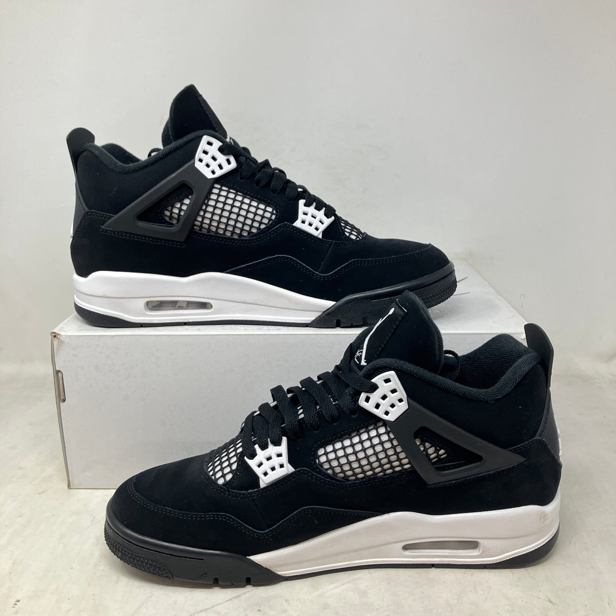 Jordan 4 Retro White Thunder