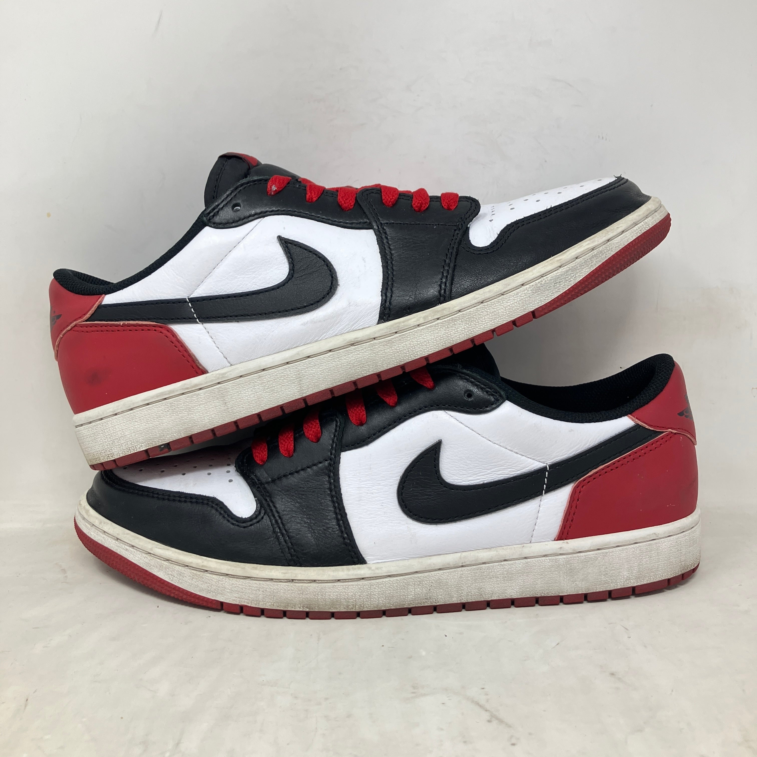 Jordan 1 Retro Low OG Black Toe (2023)