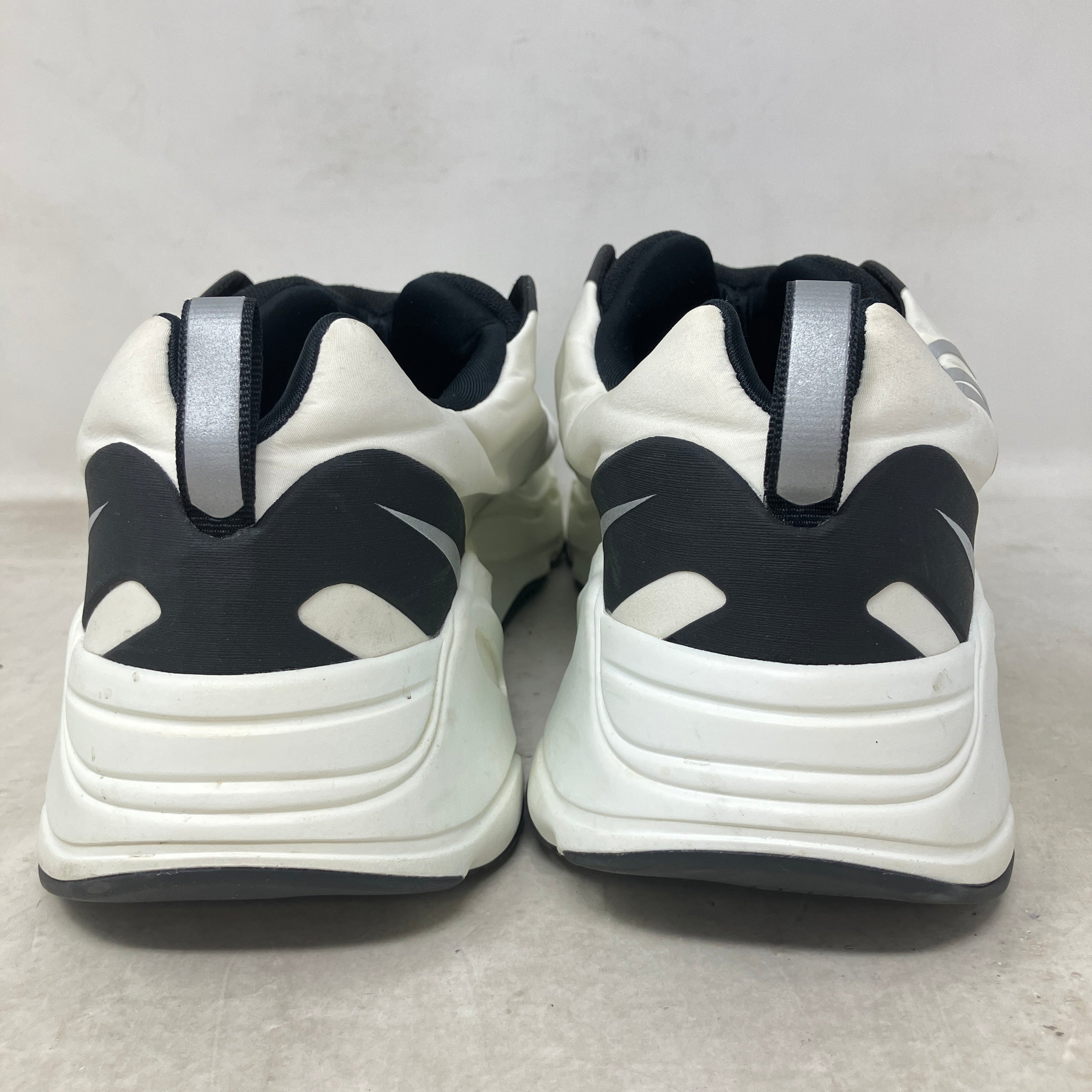 adidas Yeezy Boost 700 MNVN Laceless Analog