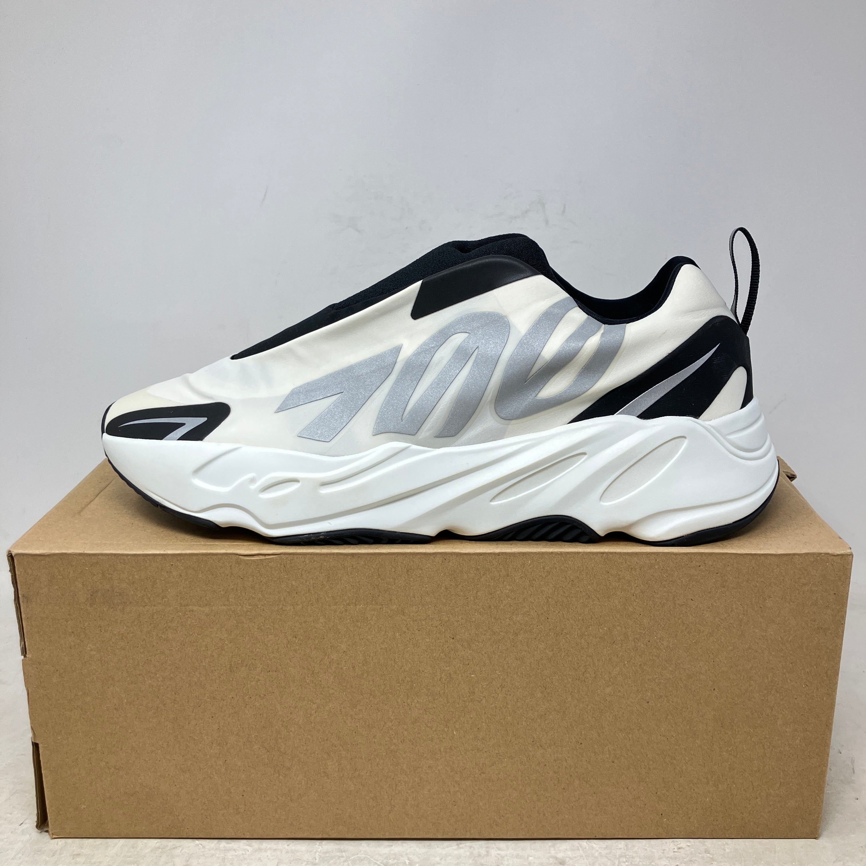 adidas Yeezy Boost 700 MNVN Laceless Analog