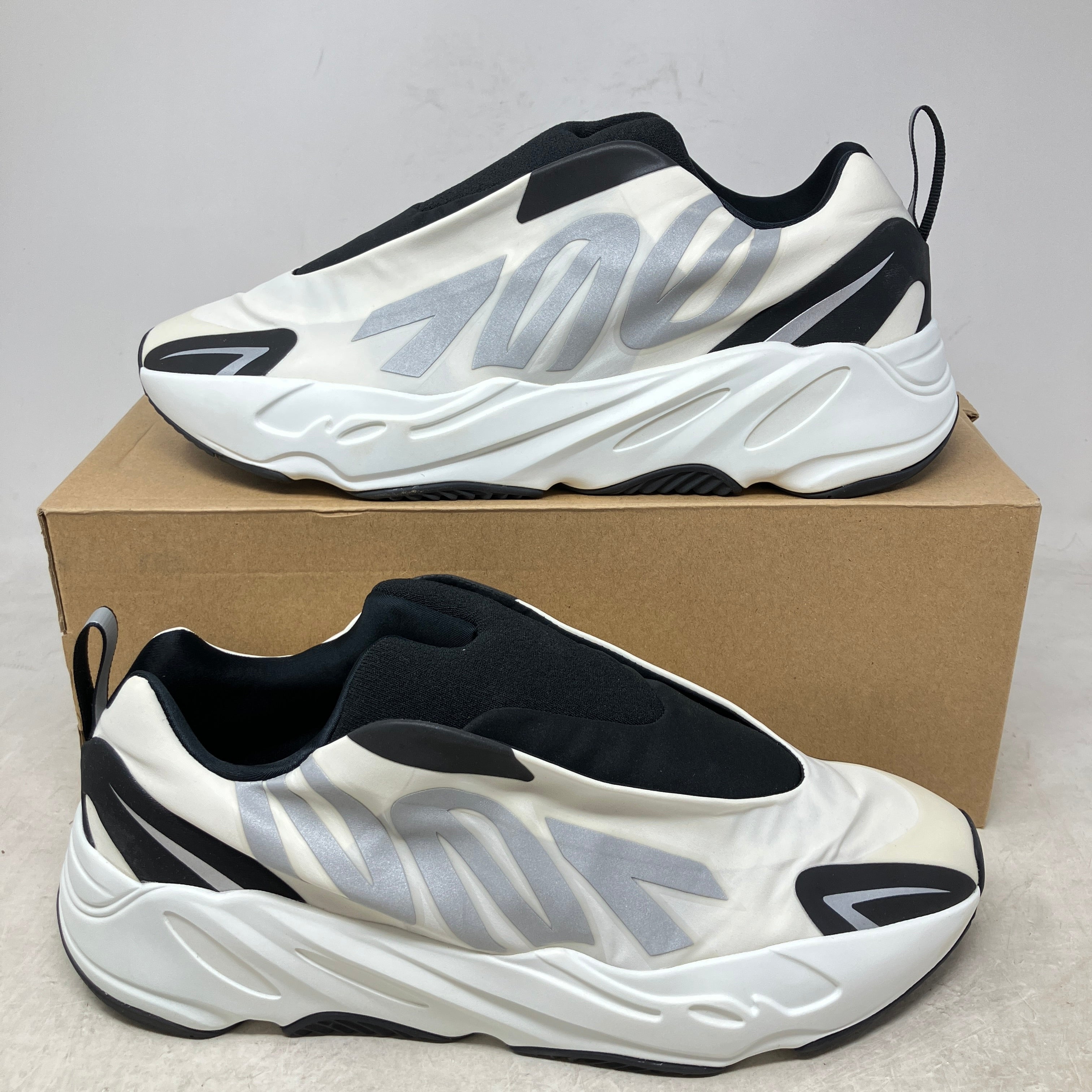 adidas Yeezy Boost 700 MNVN Laceless Analog