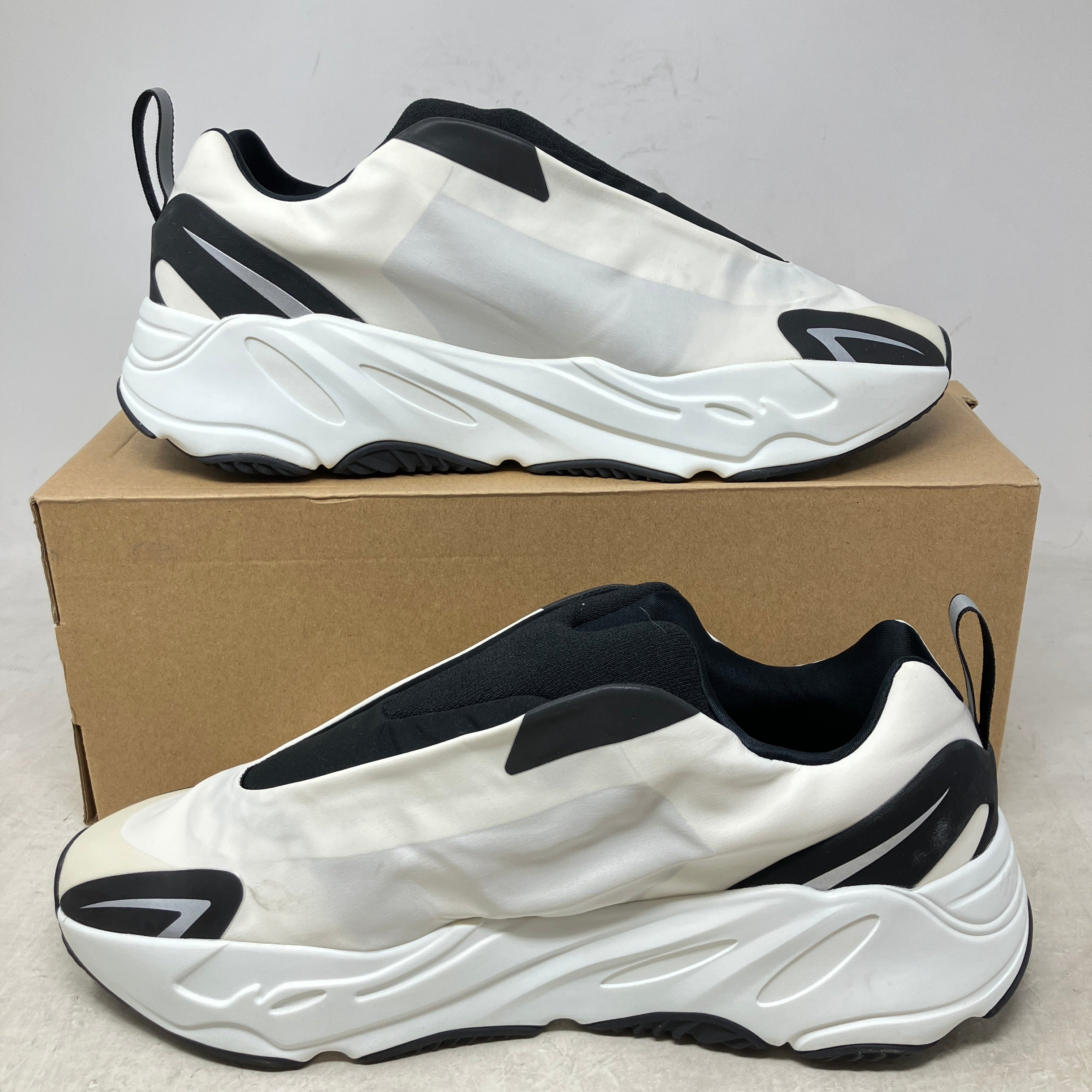 adidas Yeezy Boost 700 MNVN Laceless Analog