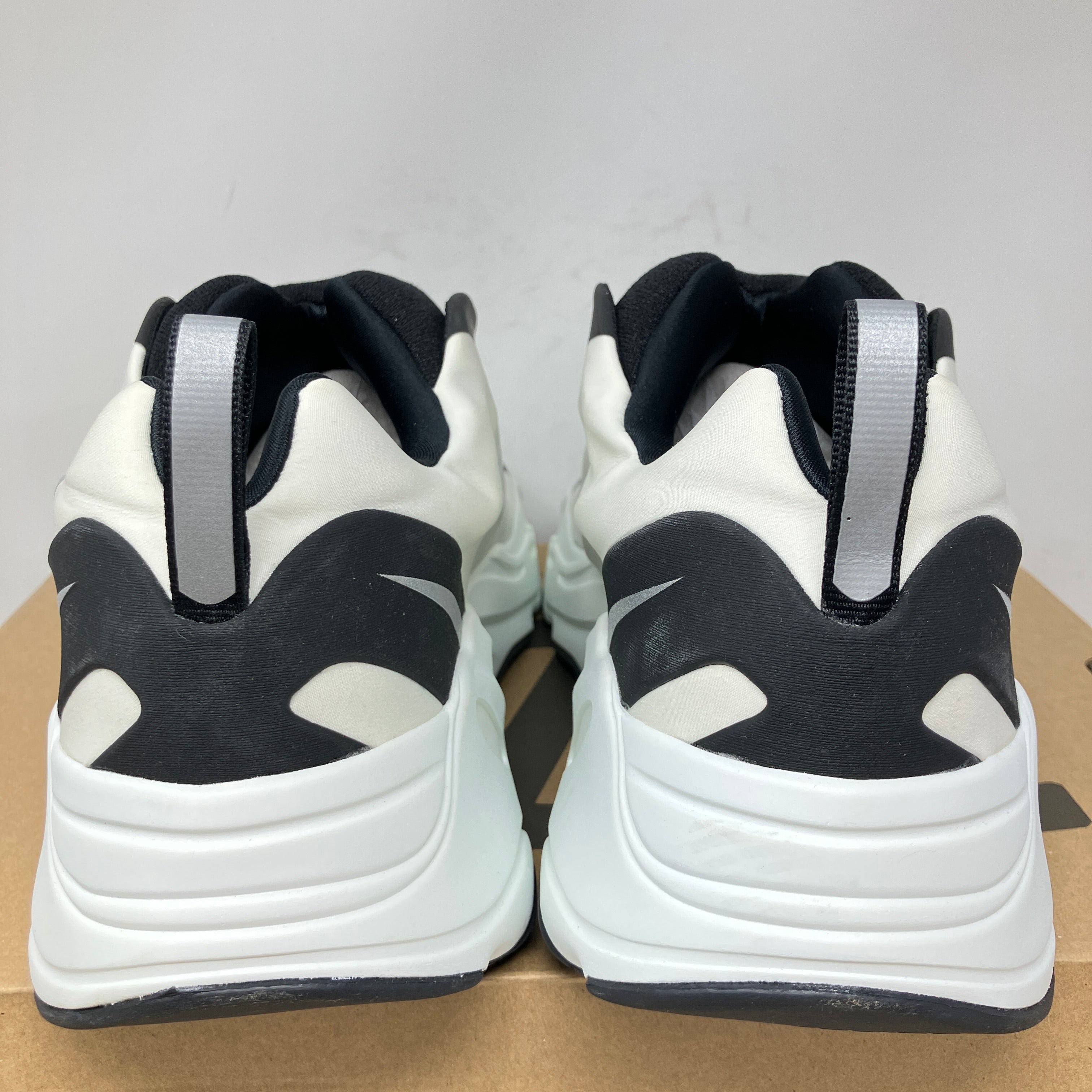 adidas Yeezy Boost 700 MNVN Laceless Analog