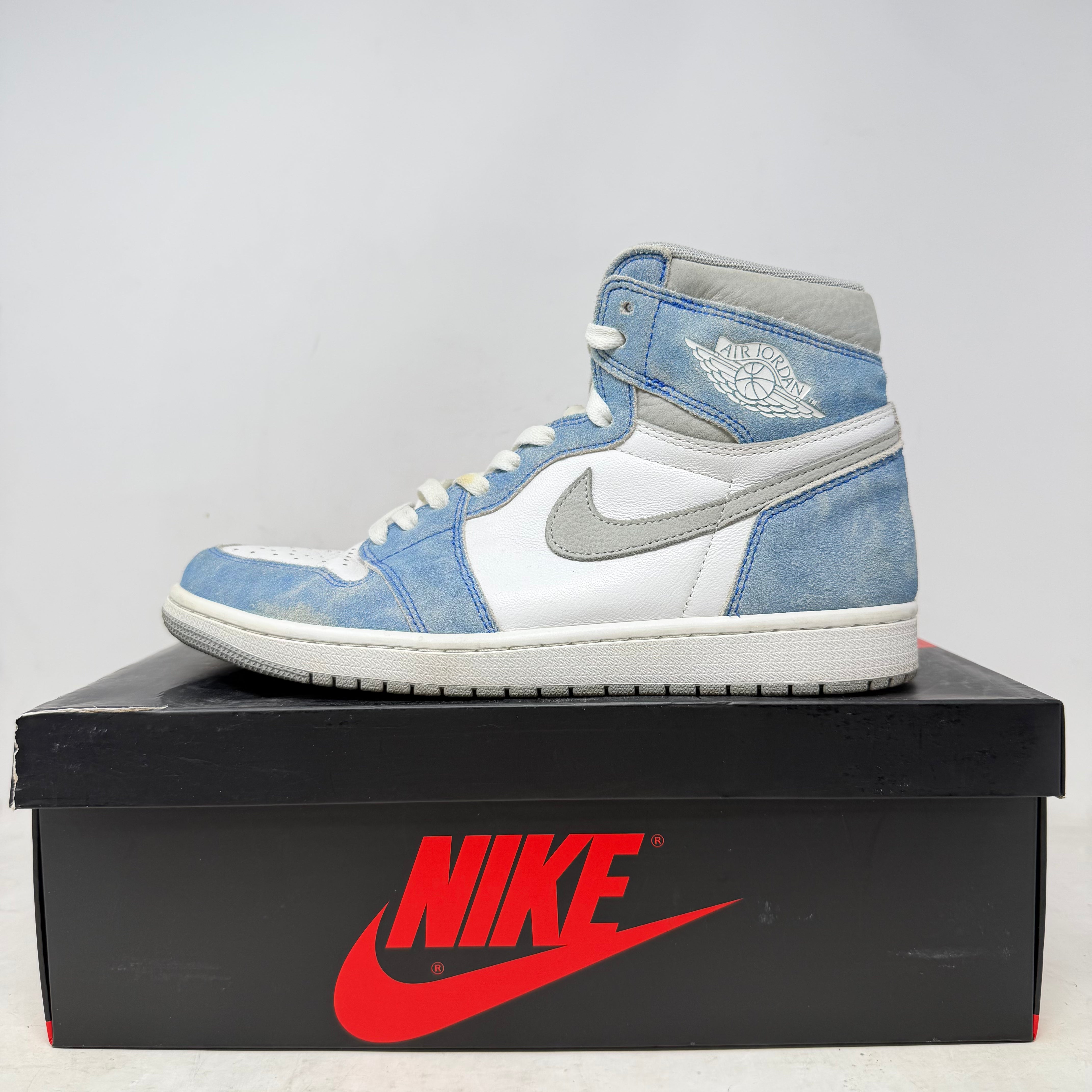 Jordan 1 Retro High Hyper Royal Smoke Grey