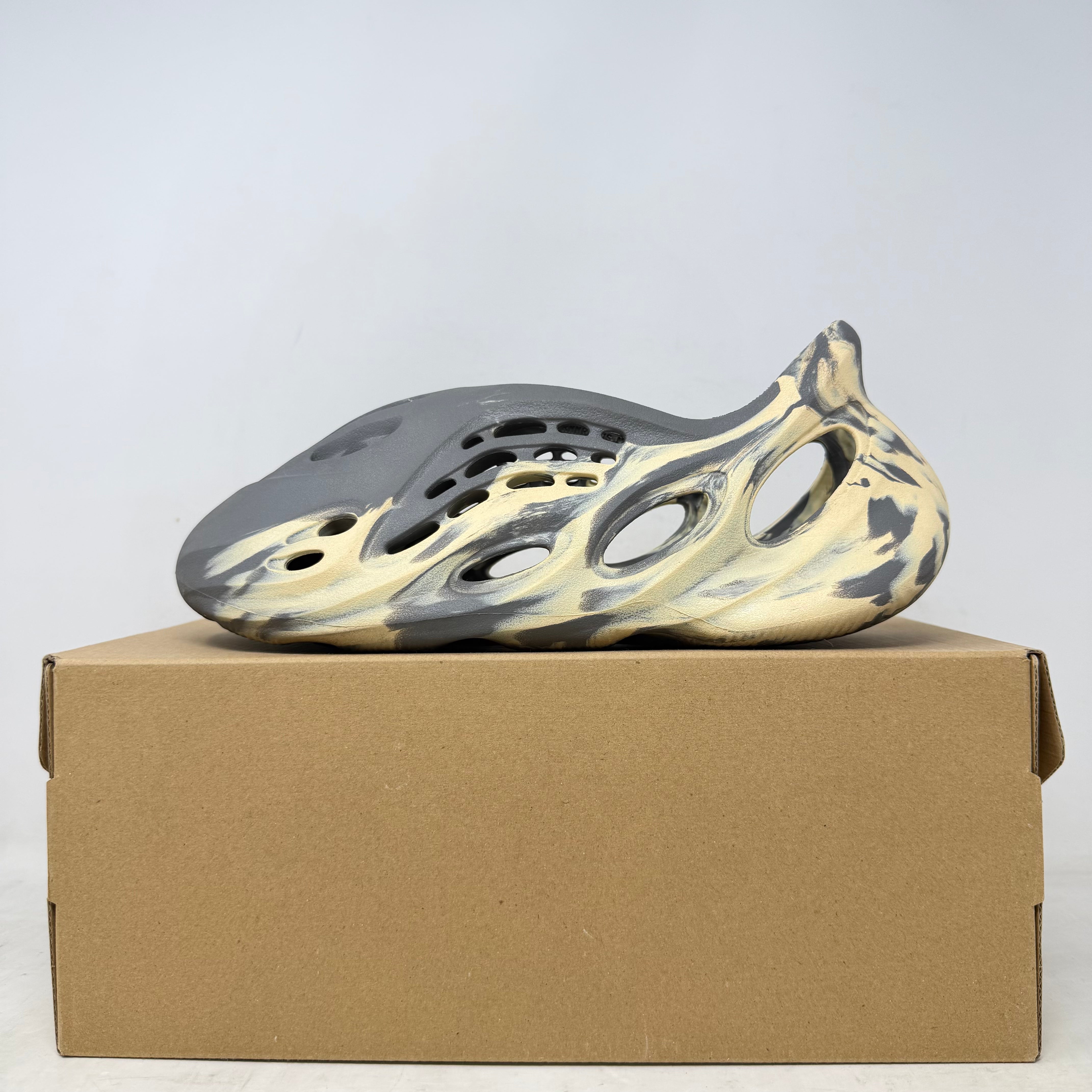 adidas Yeezy Foam RNNR MXT Moon Gray