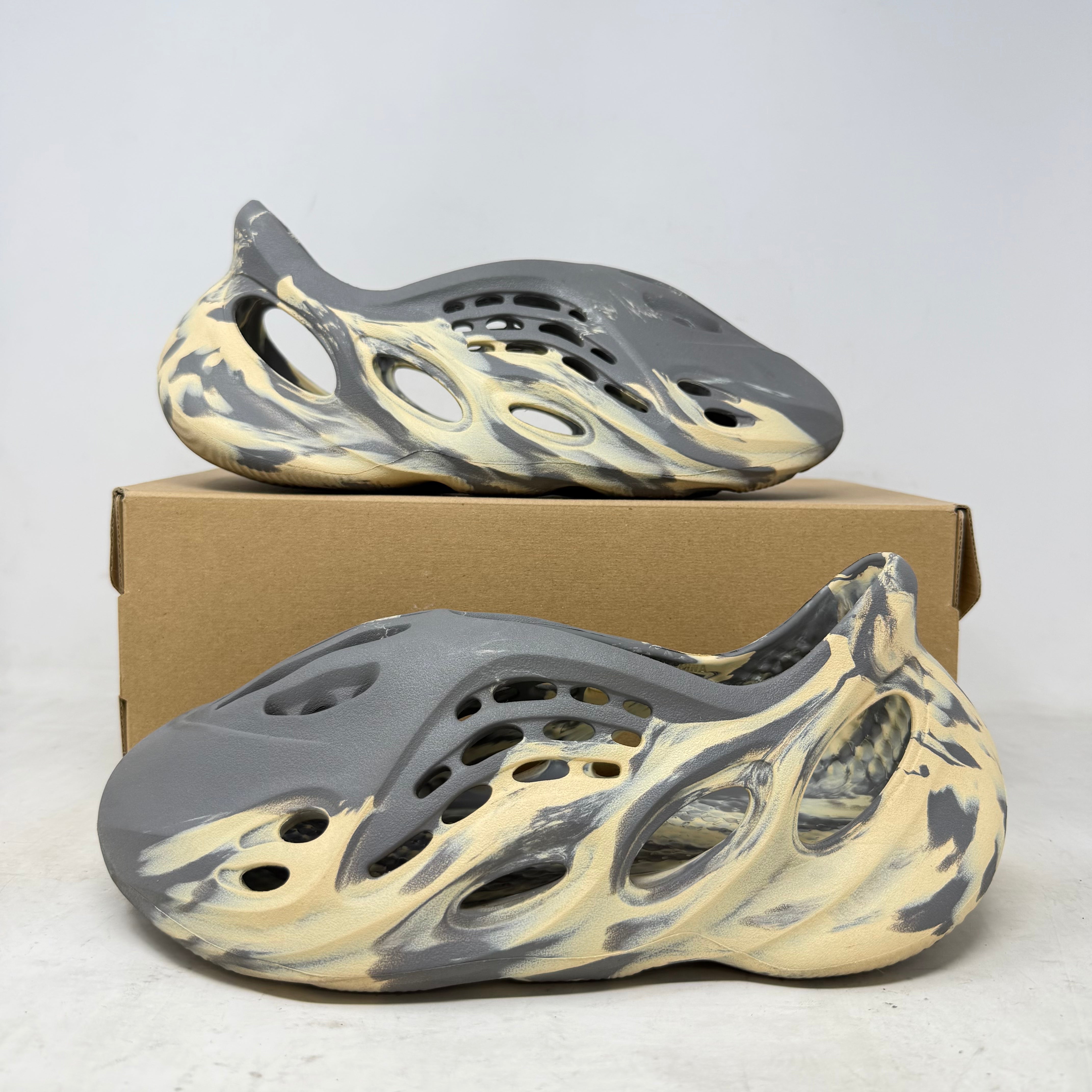 adidas Yeezy Foam RNNR MXT Moon Gray