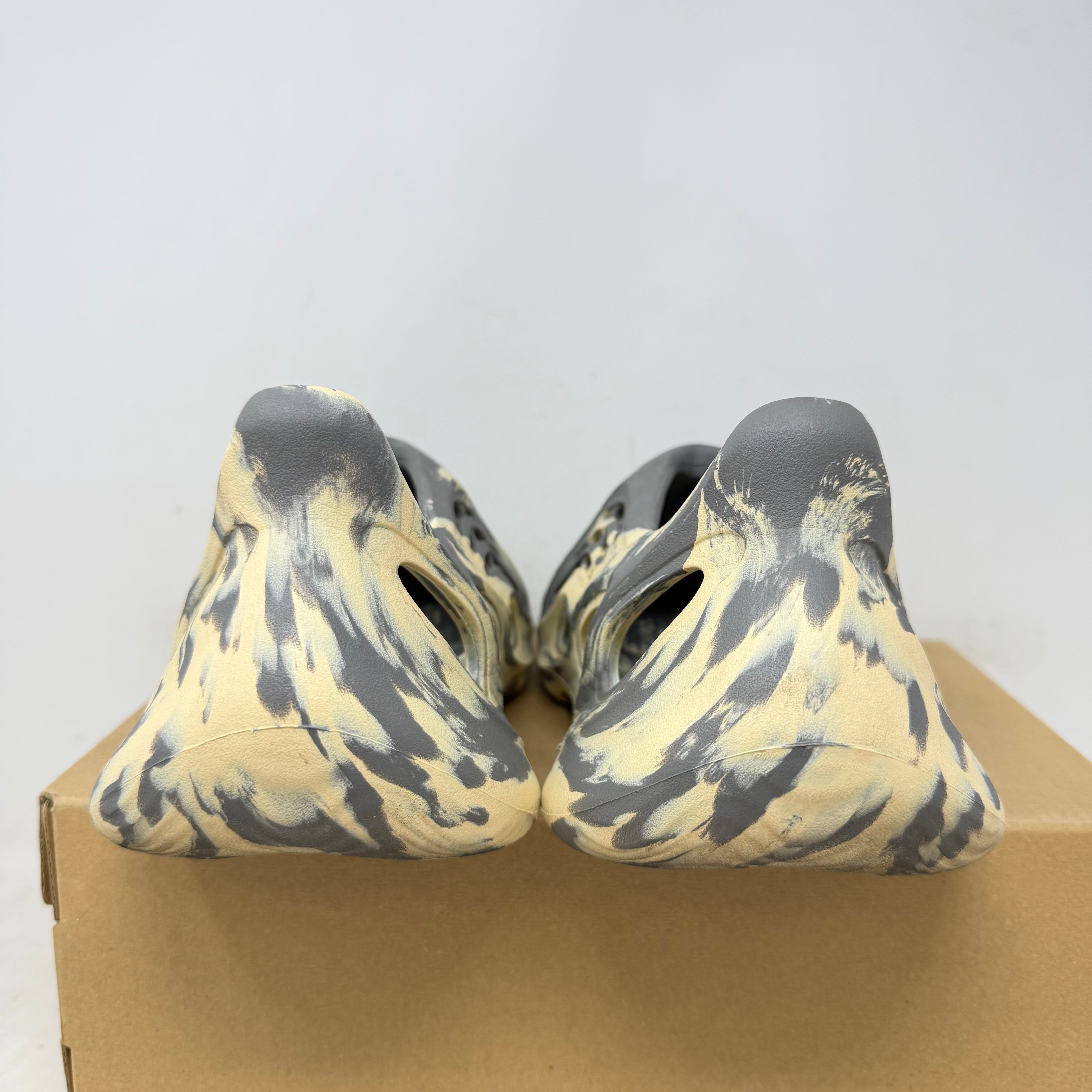 adidas Yeezy Foam RNNR MXT Moon Gray