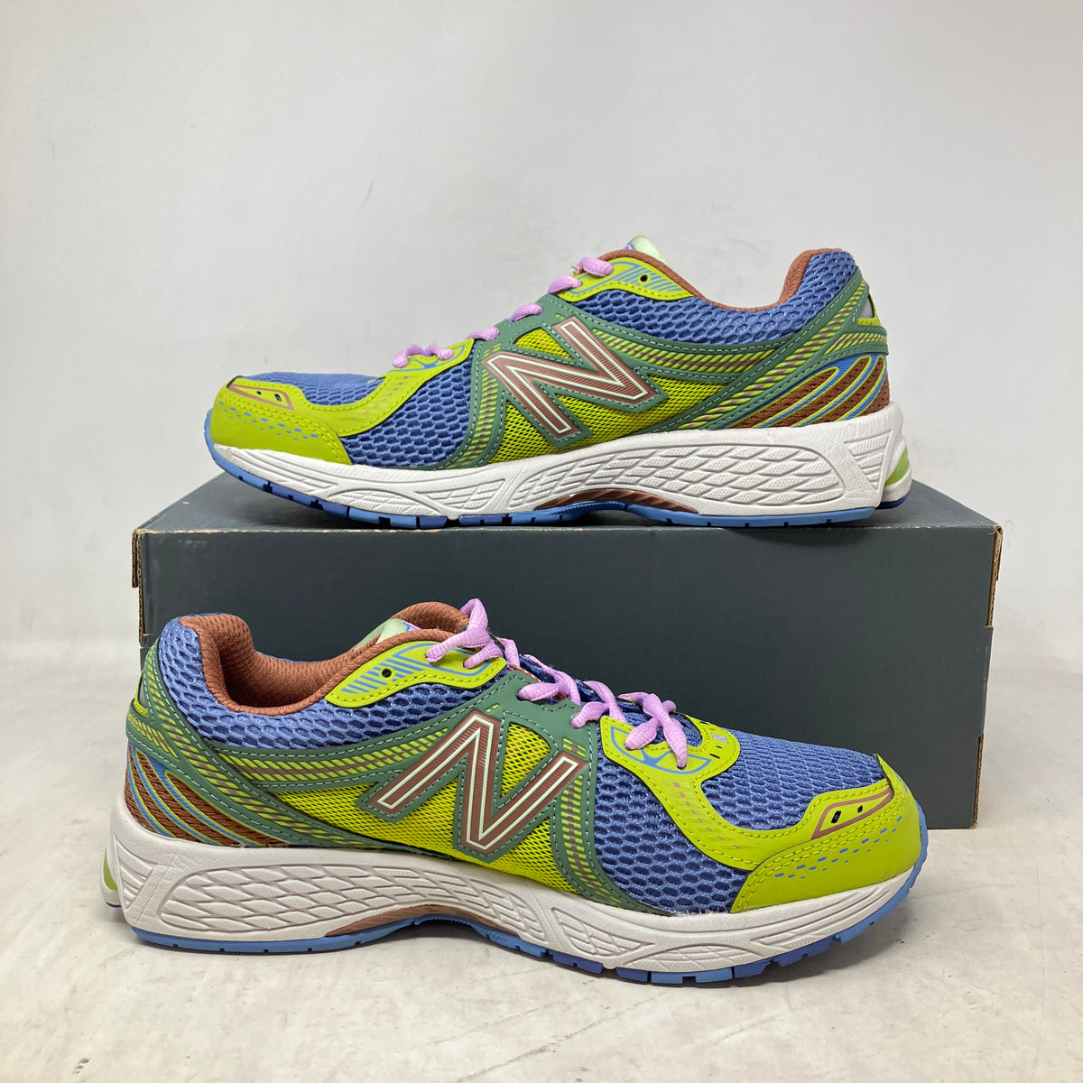 New Balance 860v2 Up There 2000's Tropes
