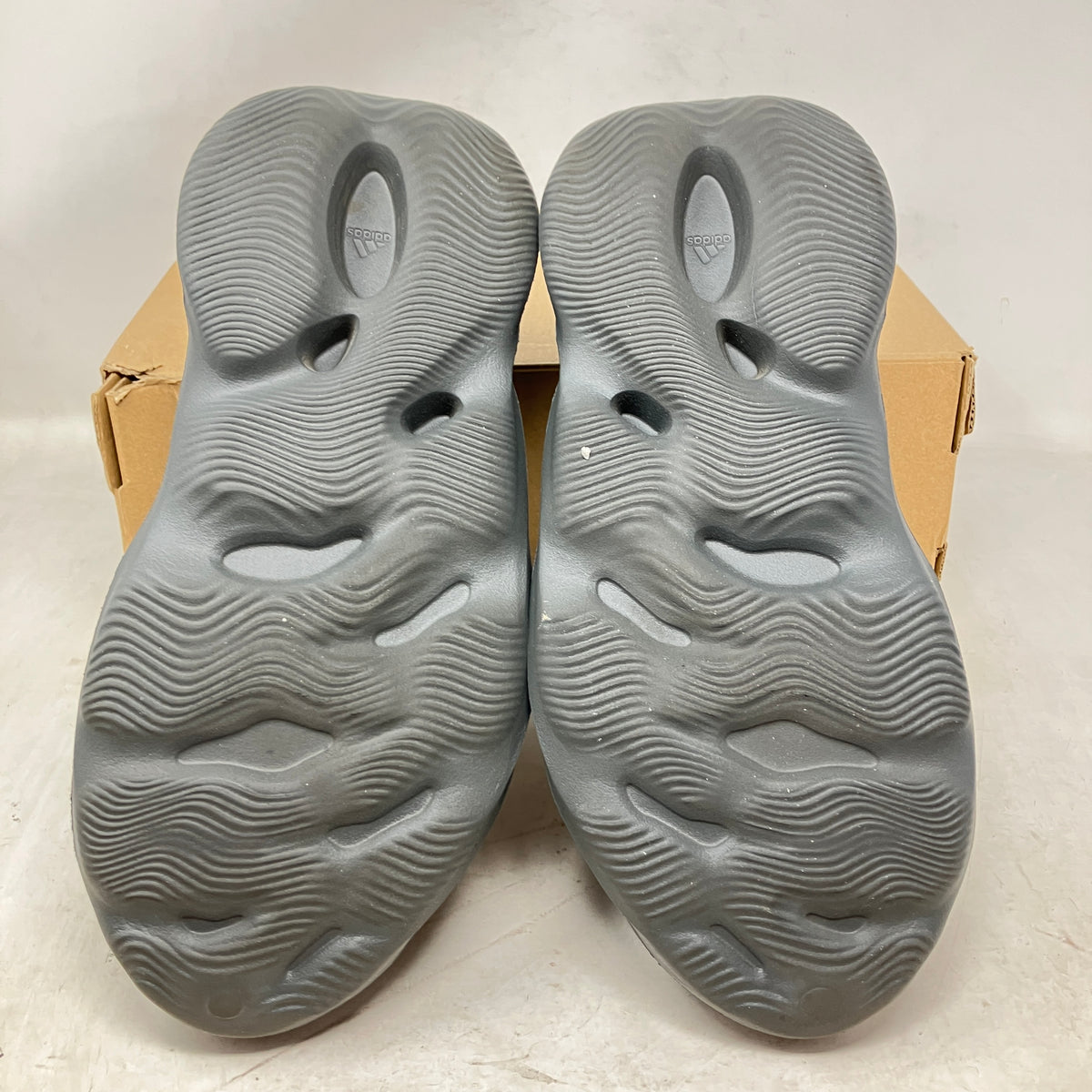 adidas Yeezy Foam RNR Carbon