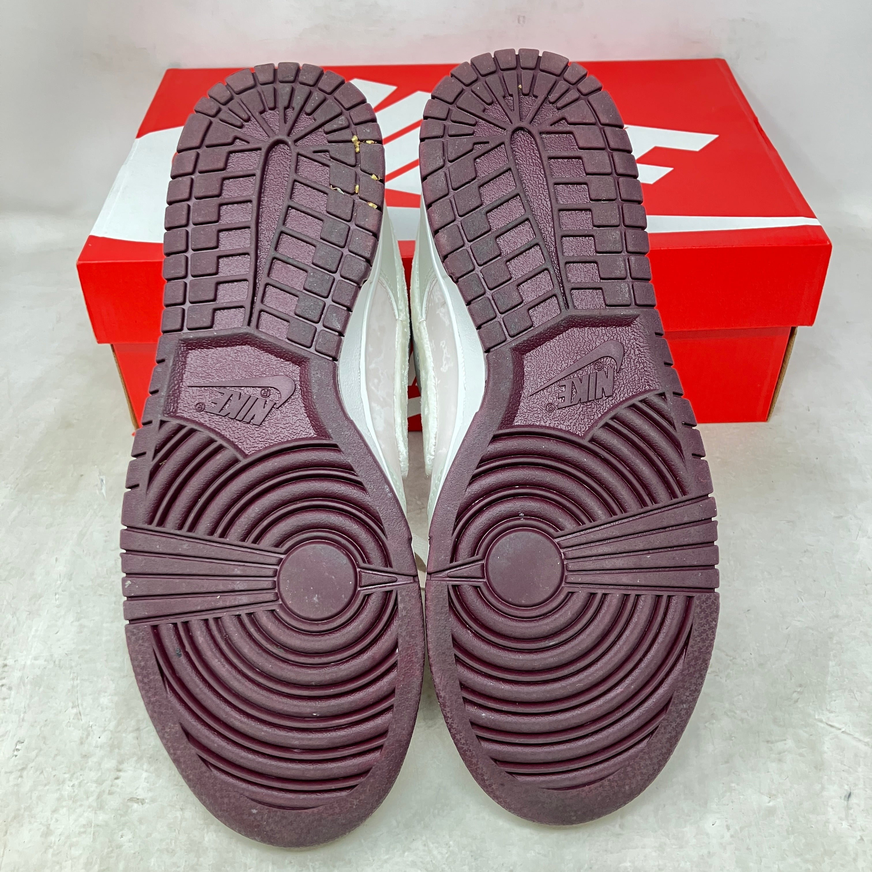 Nike Dunk Low Valentine's Day (2026) (Women's)