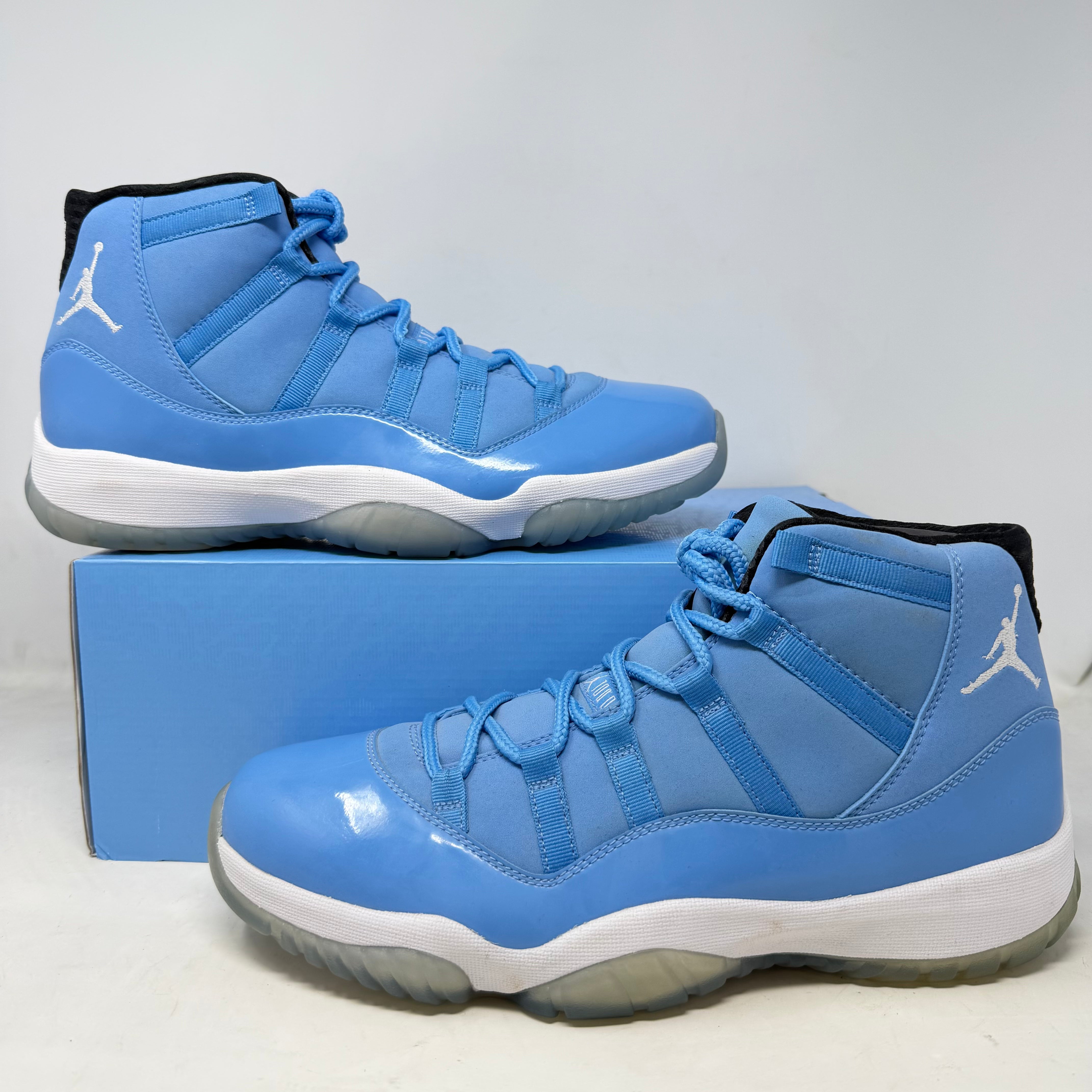 Jordan 11 Retro Pantone