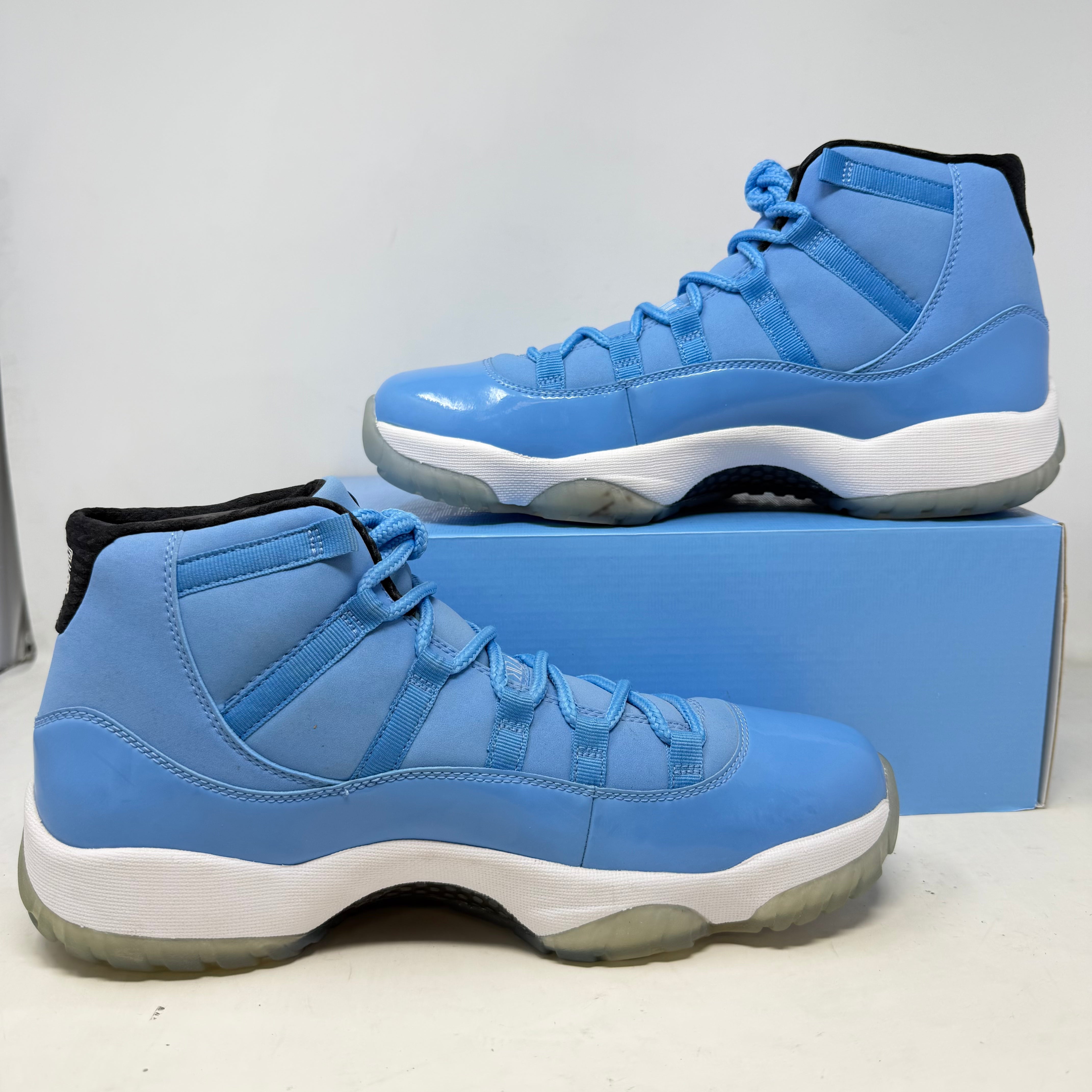 Jordan 11 Retro Pantone