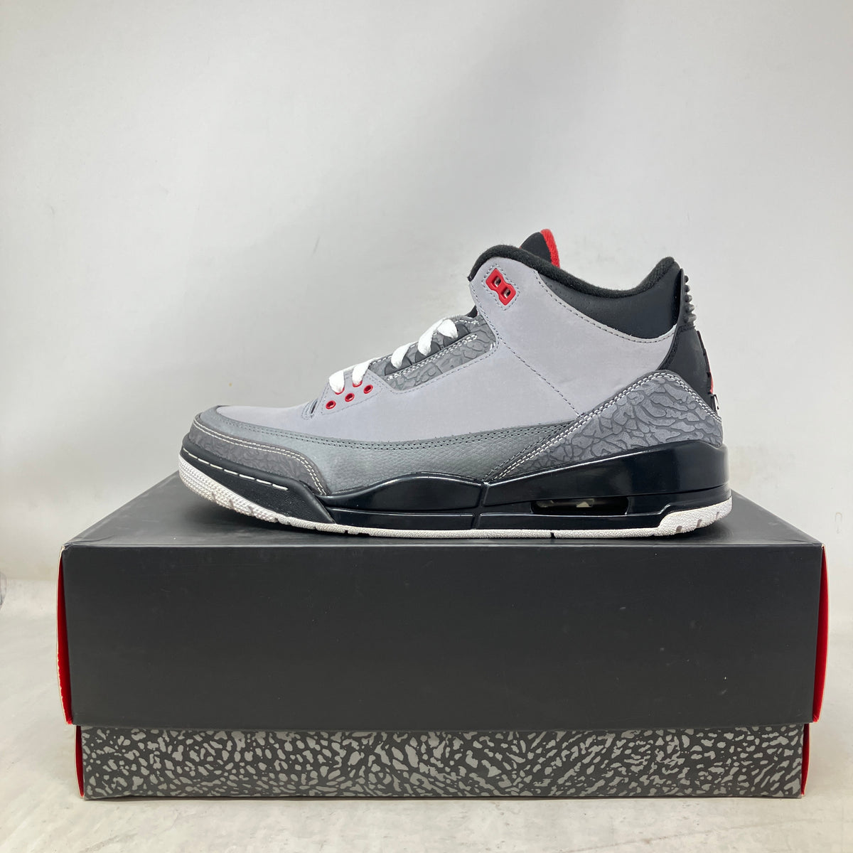 Jordan 3 Retro Stealth (2011)