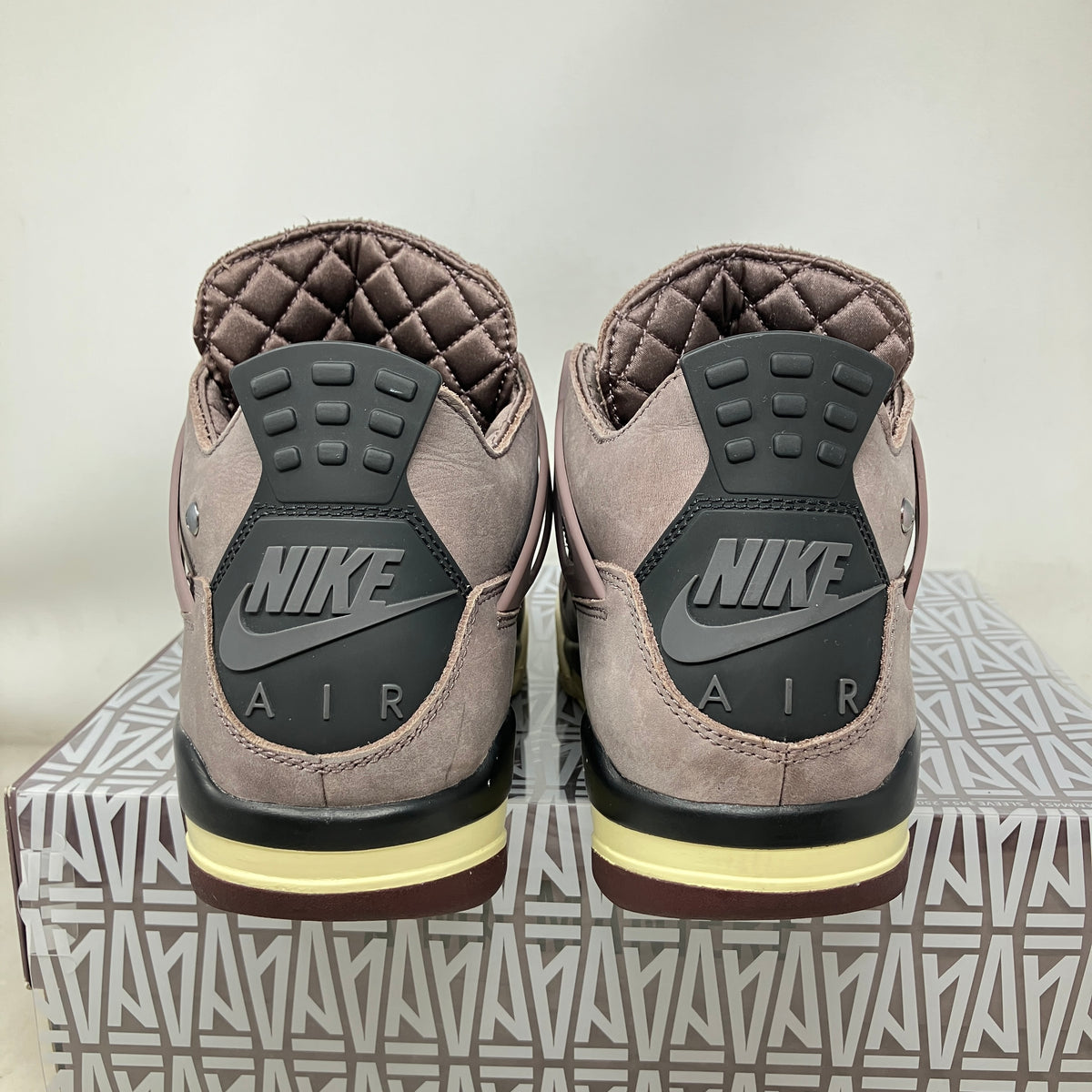 Jordan 4 Retro SP A Ma Maniére Violet Ore