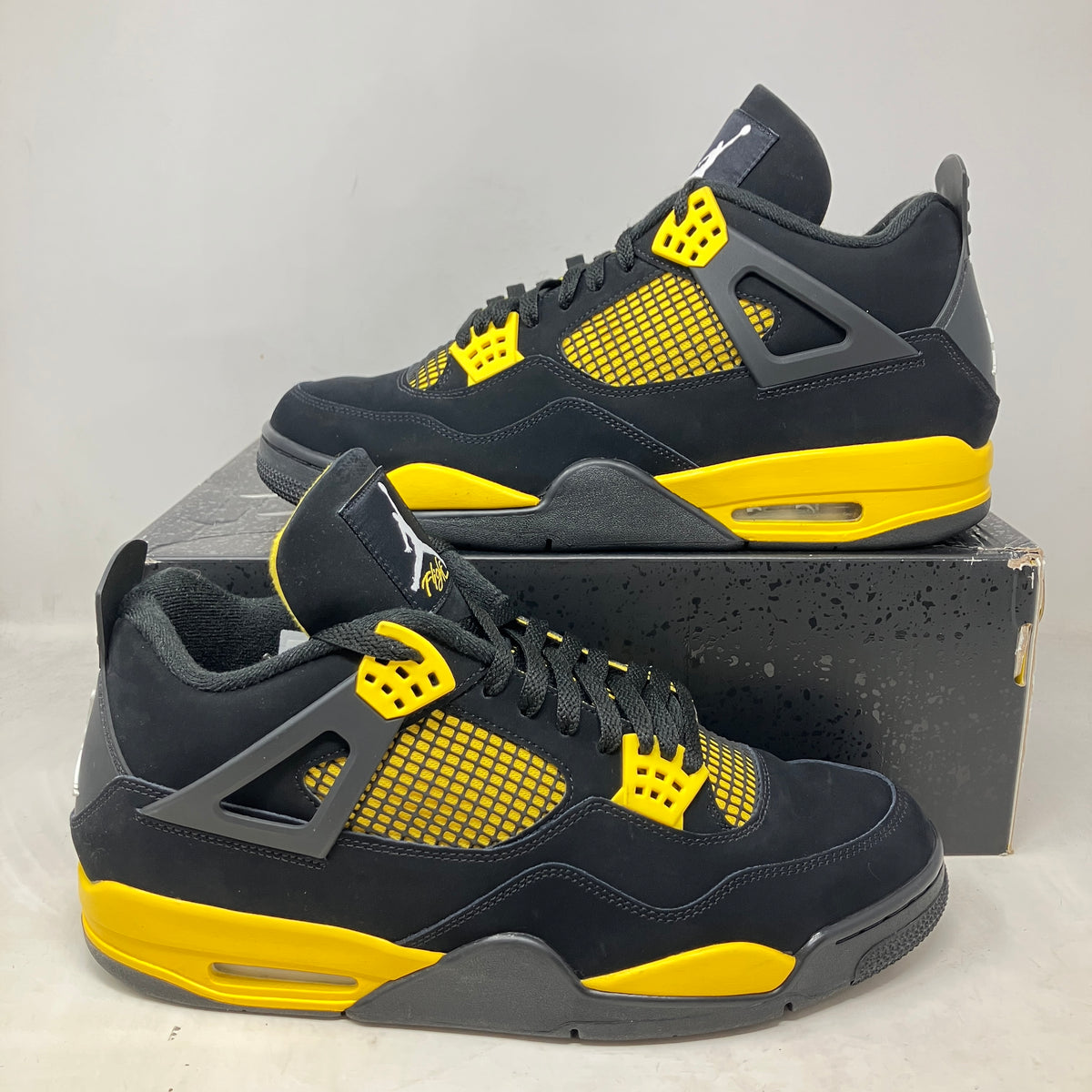 Jordan 4 Retro Thunder (2023)