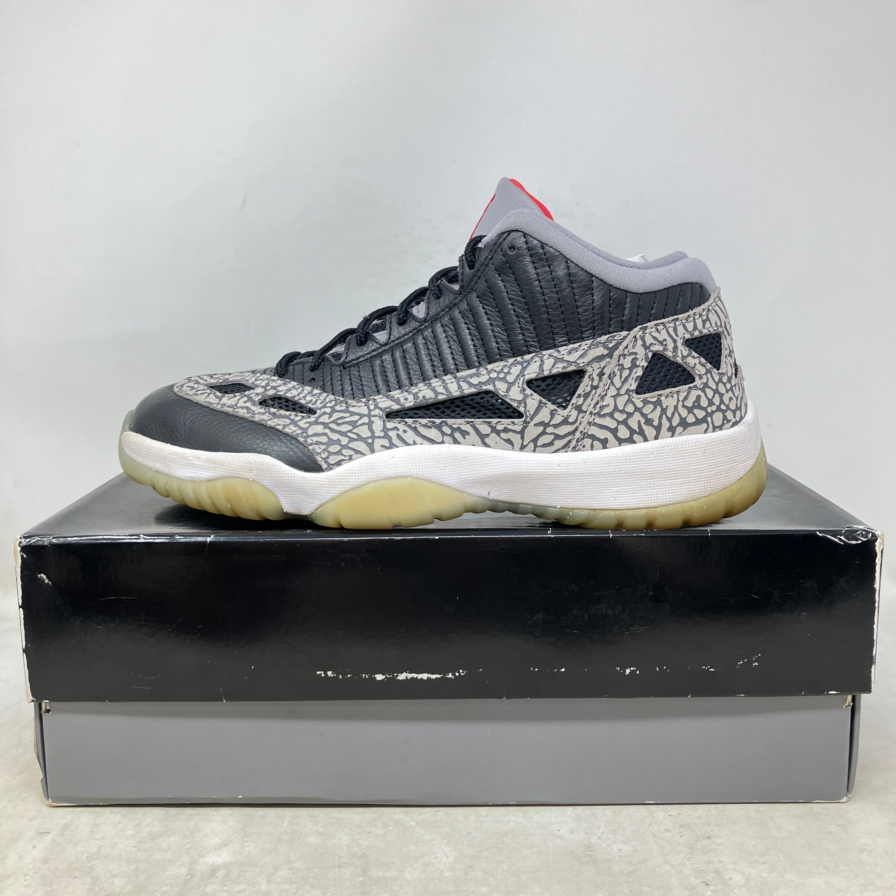 Jordan 11 Retro Low IE Black Cement