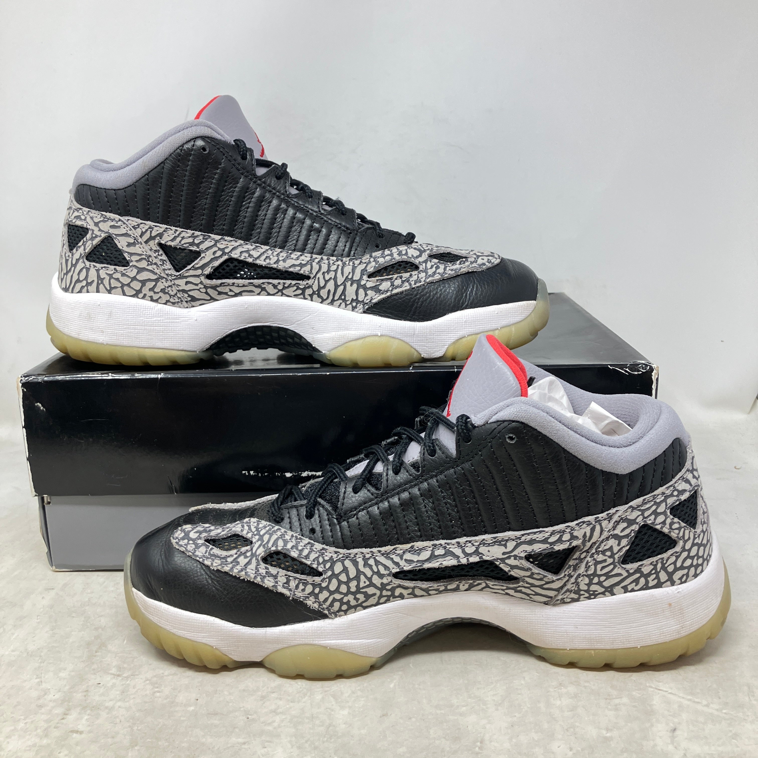 Jordan 11 Retro Low IE Black Cement