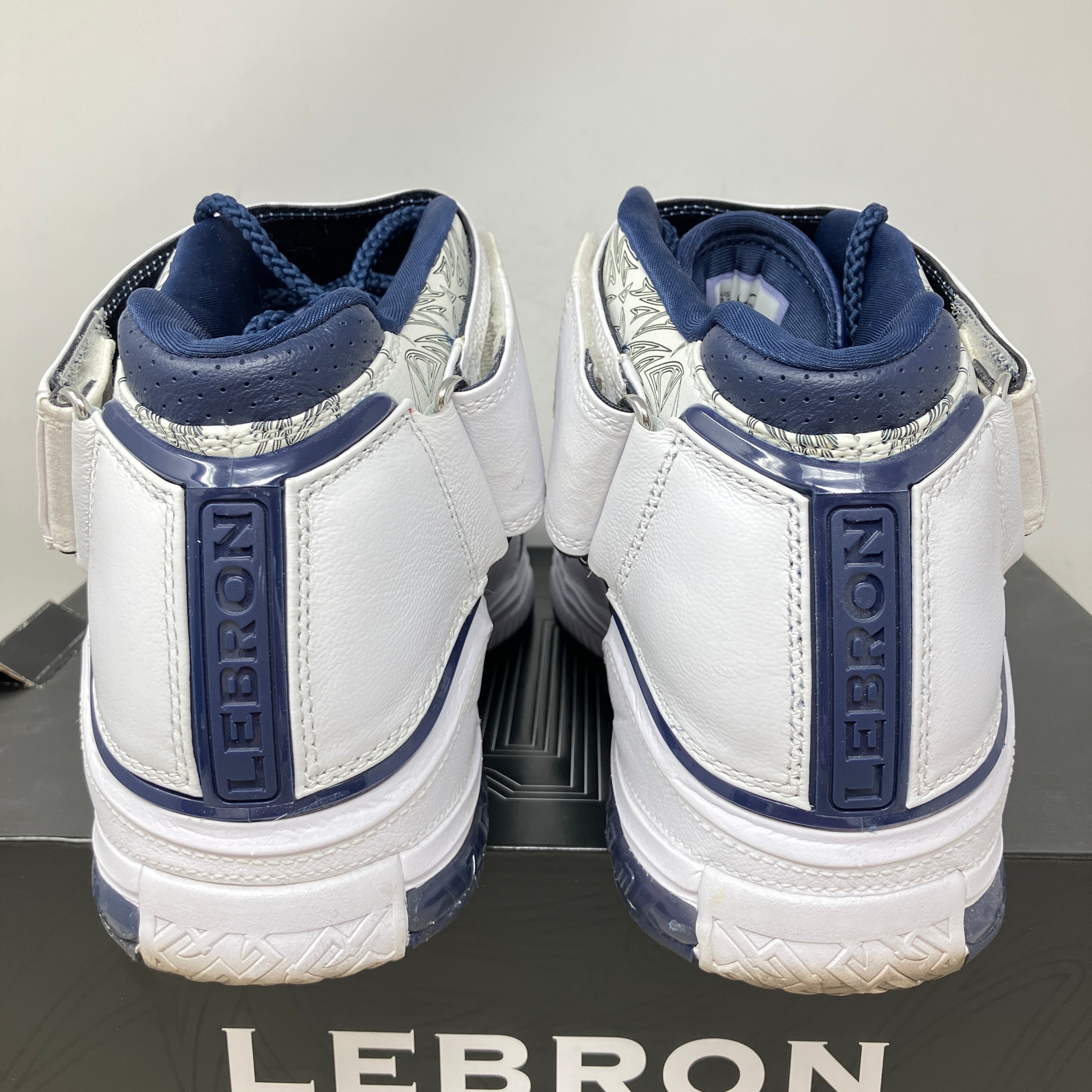 Nike LeBron Zoom 2 Midnight Navy (2022)