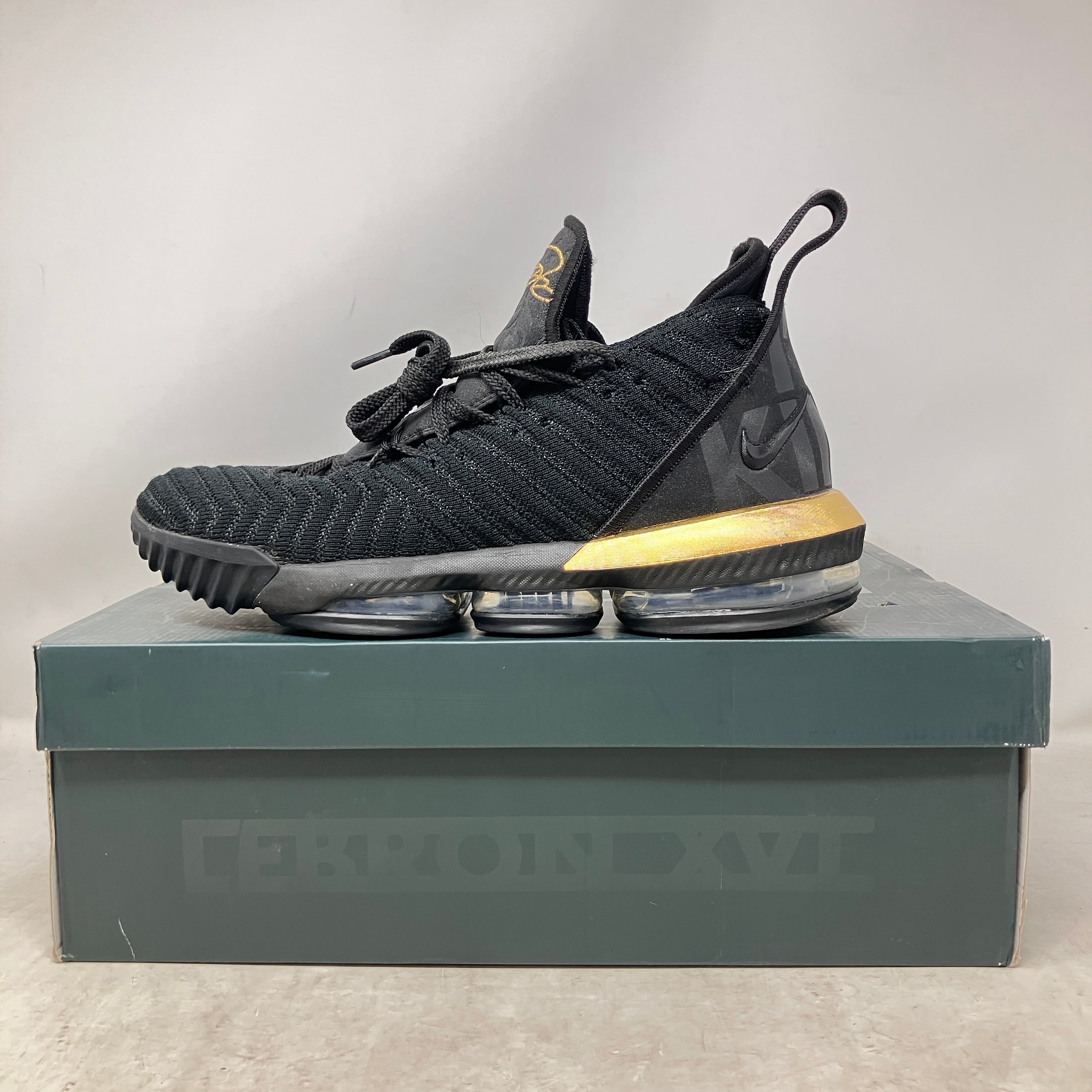 Nike LeBron 16 I'm King