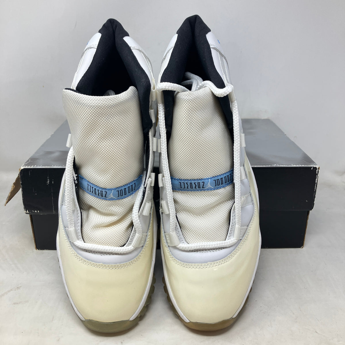 Jordan 11 Retro Columbia (2001)