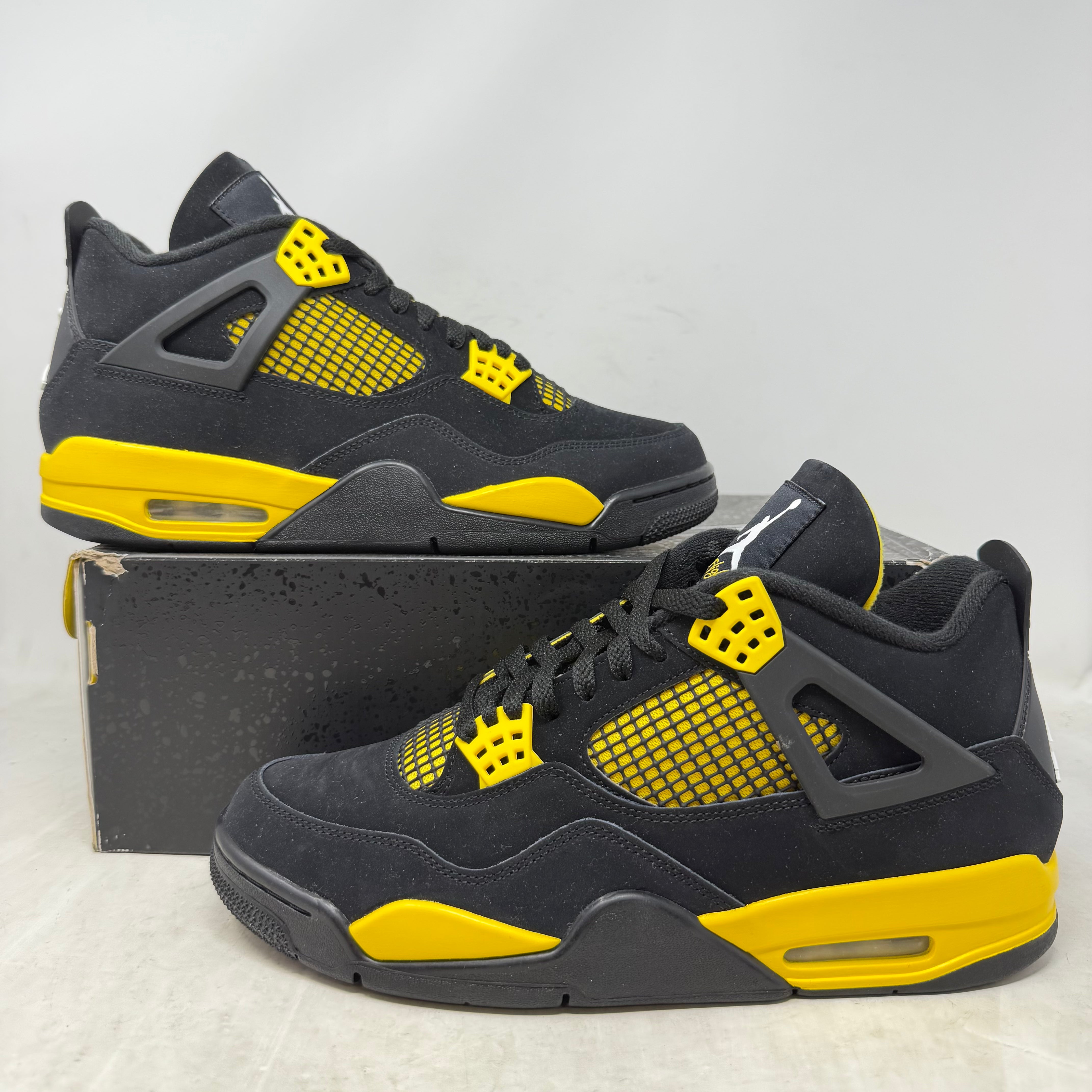 Jordan 4 Retro Thunder (2023)