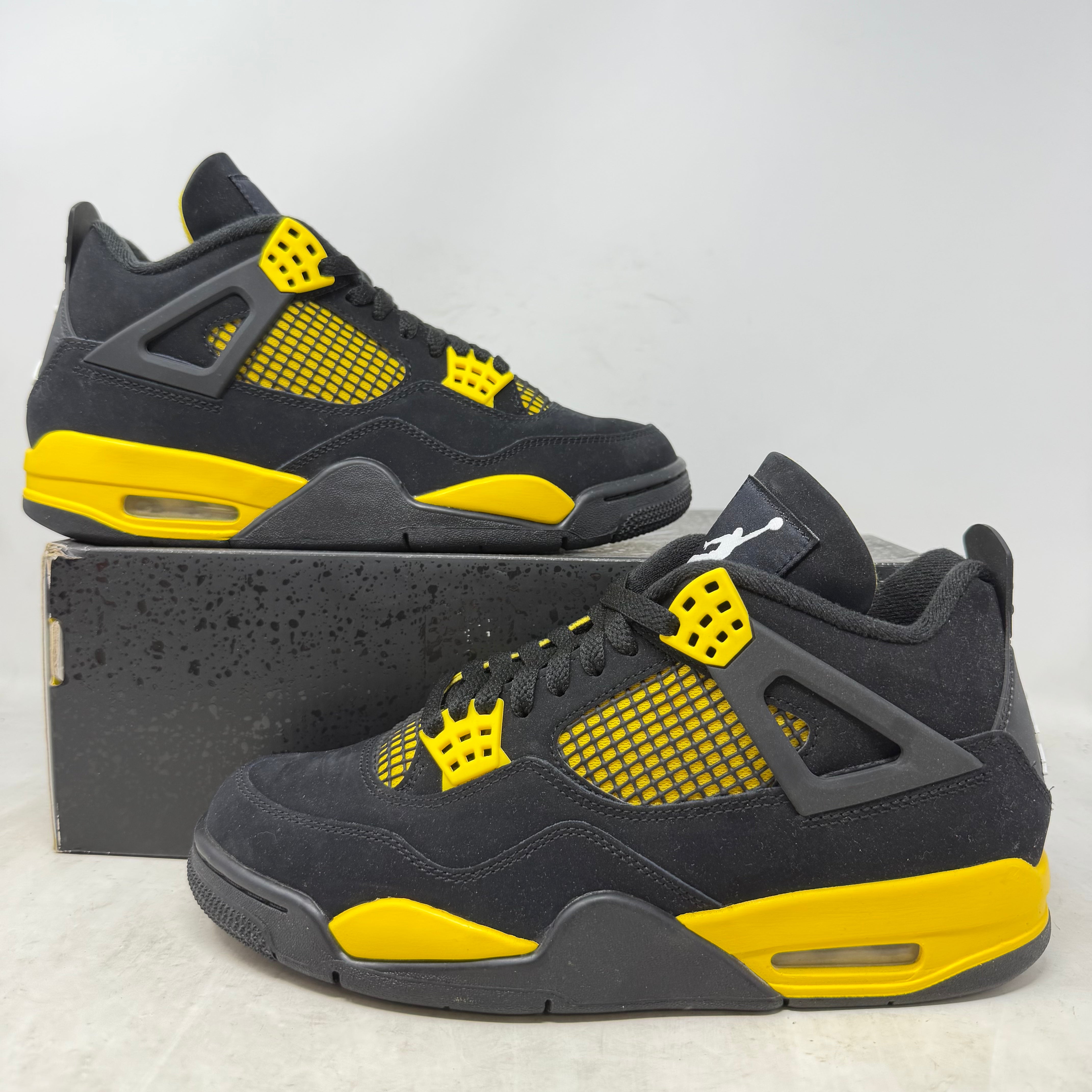 Jordan 4 Retro Thunder (2023)