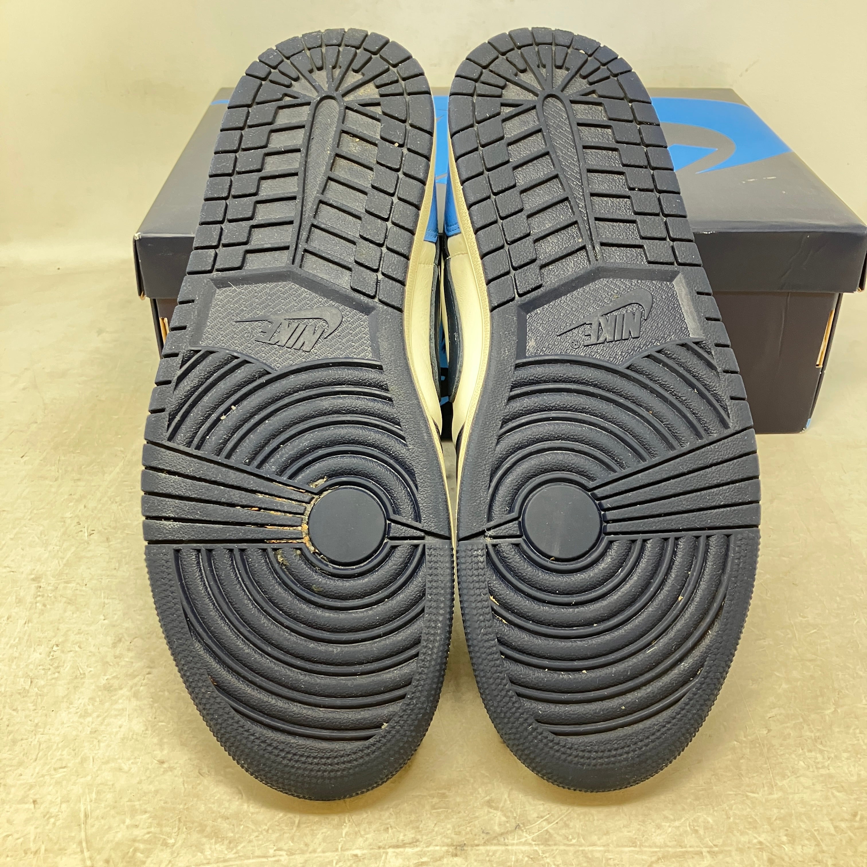 Jordan 1 Low OG Obsidian UNC