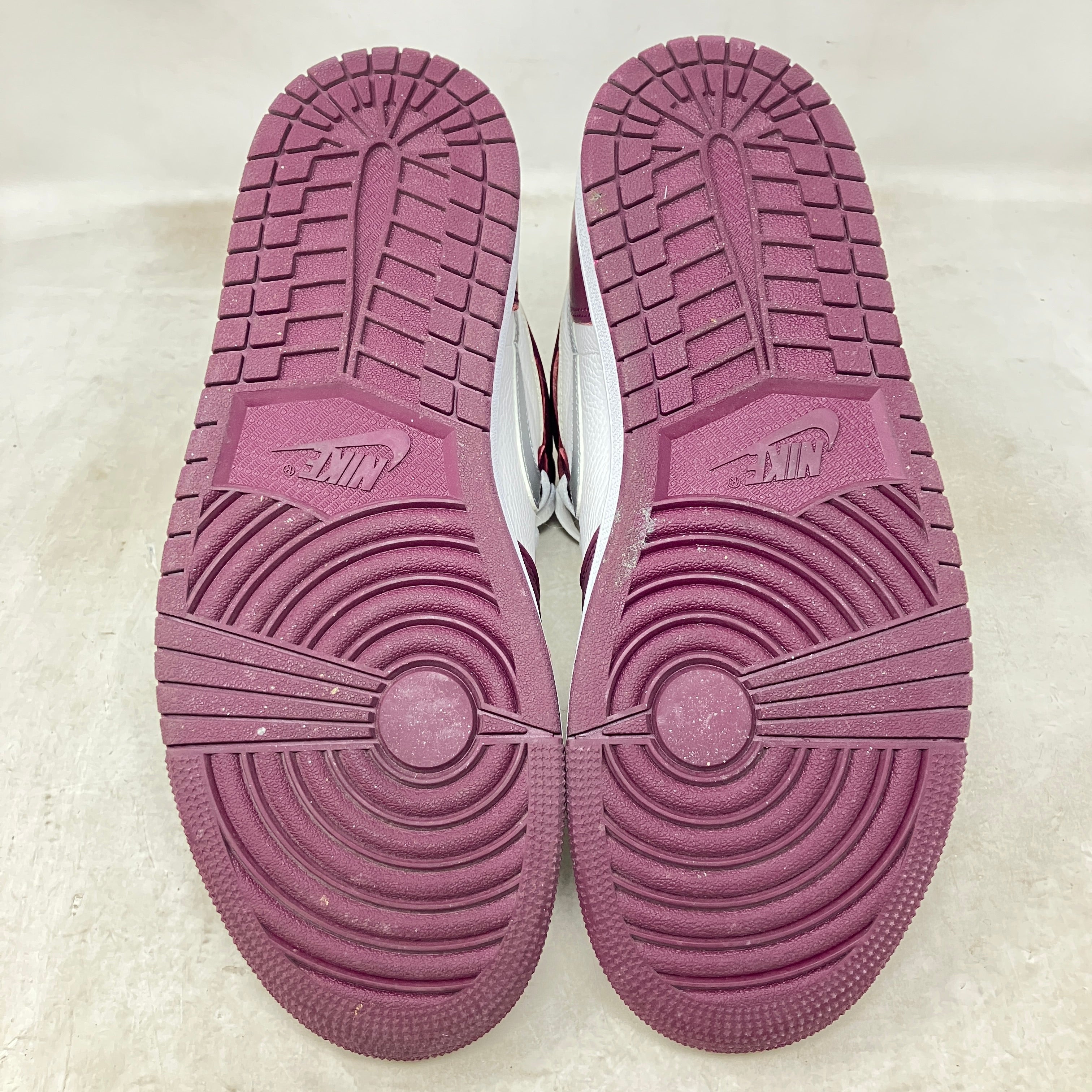 Jordan 1 Retro High OG Bordeaux