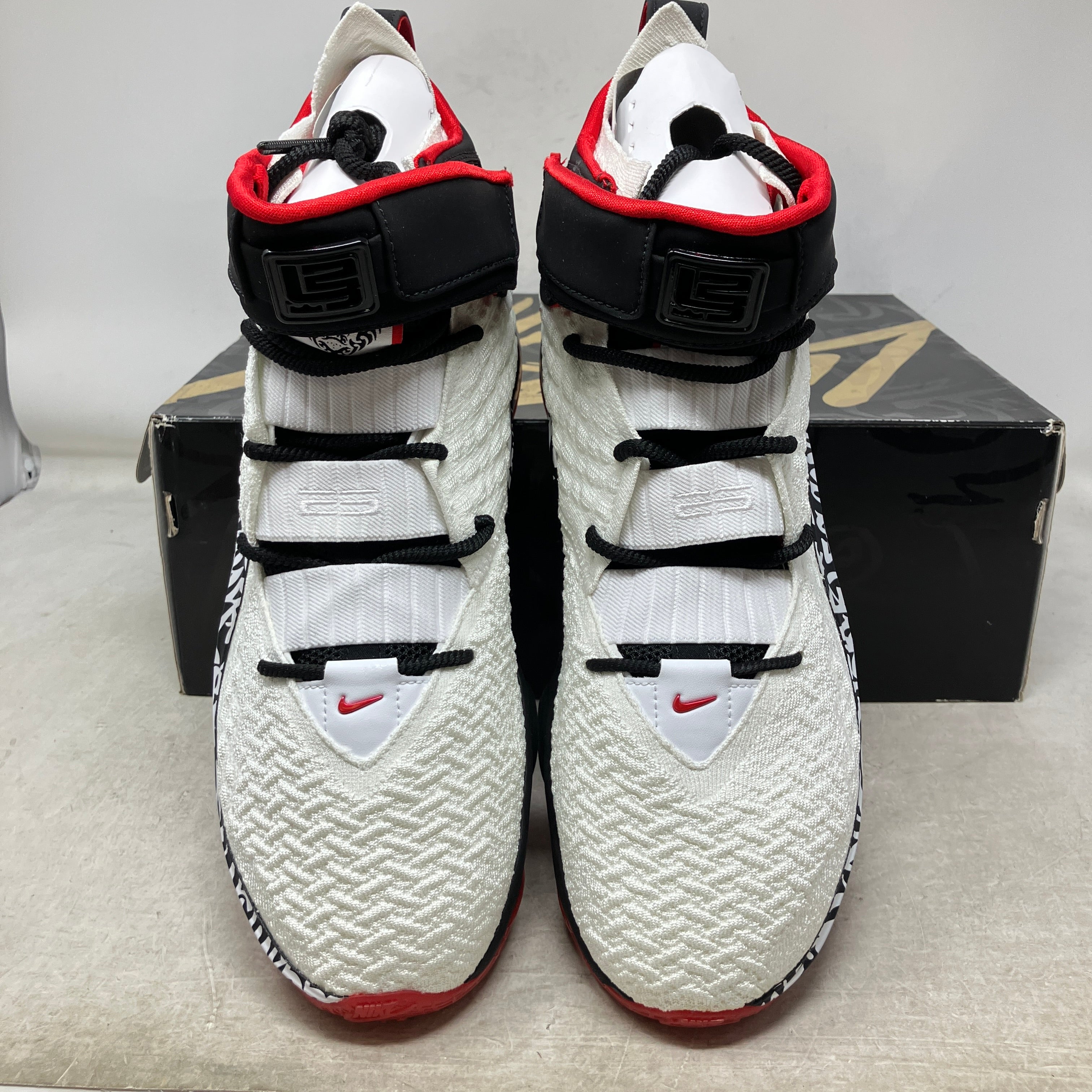 Nike LeBron 17 Graffiti