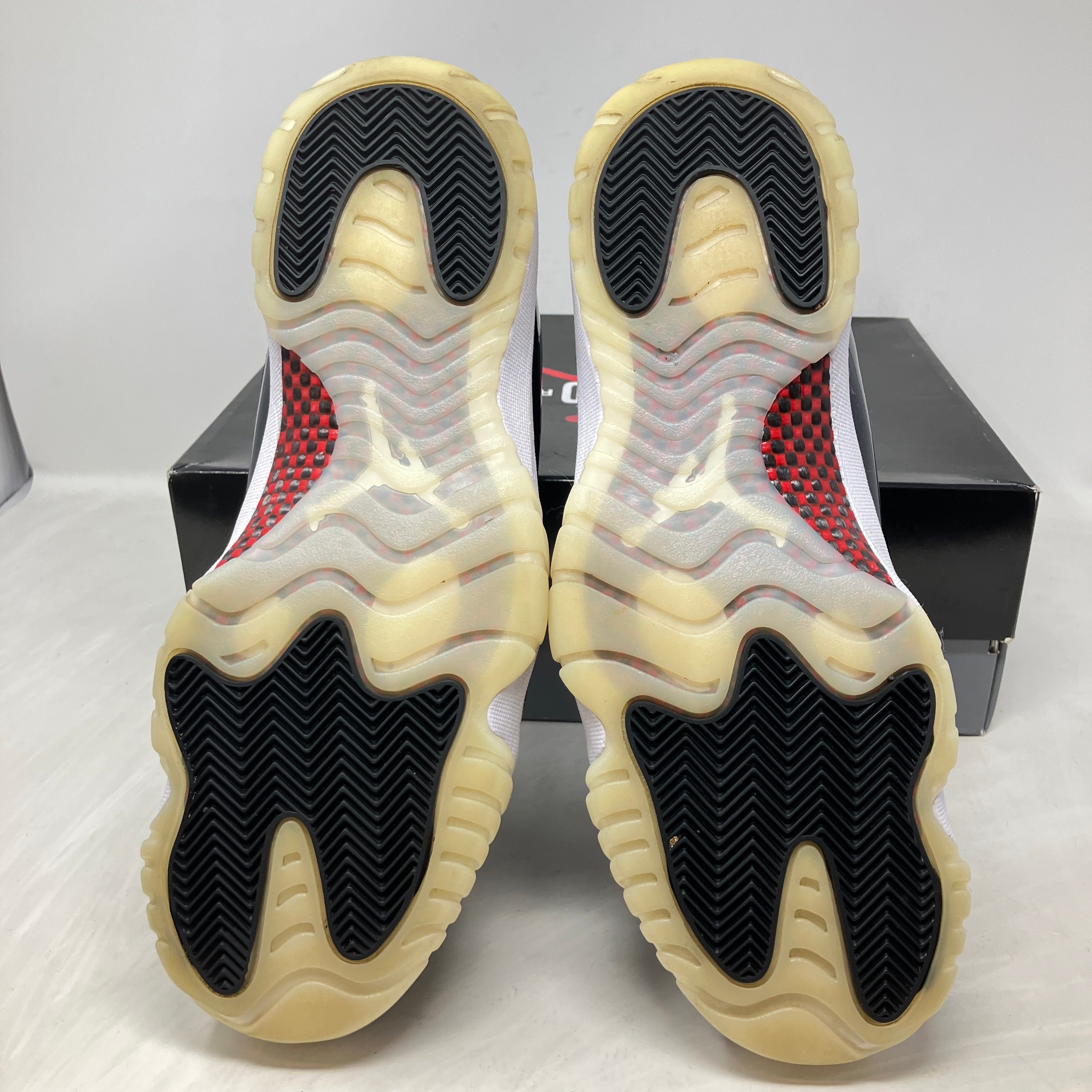 Jordan 11 Retro Low 72-10