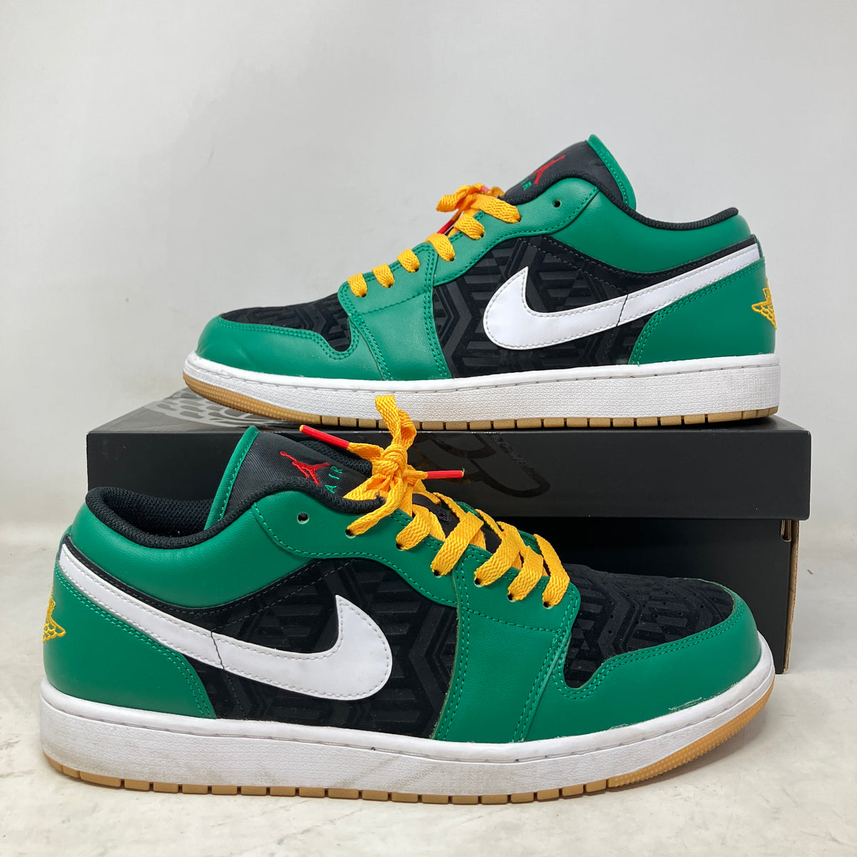 Jordan 1 Low SE Holiday Special (2022)