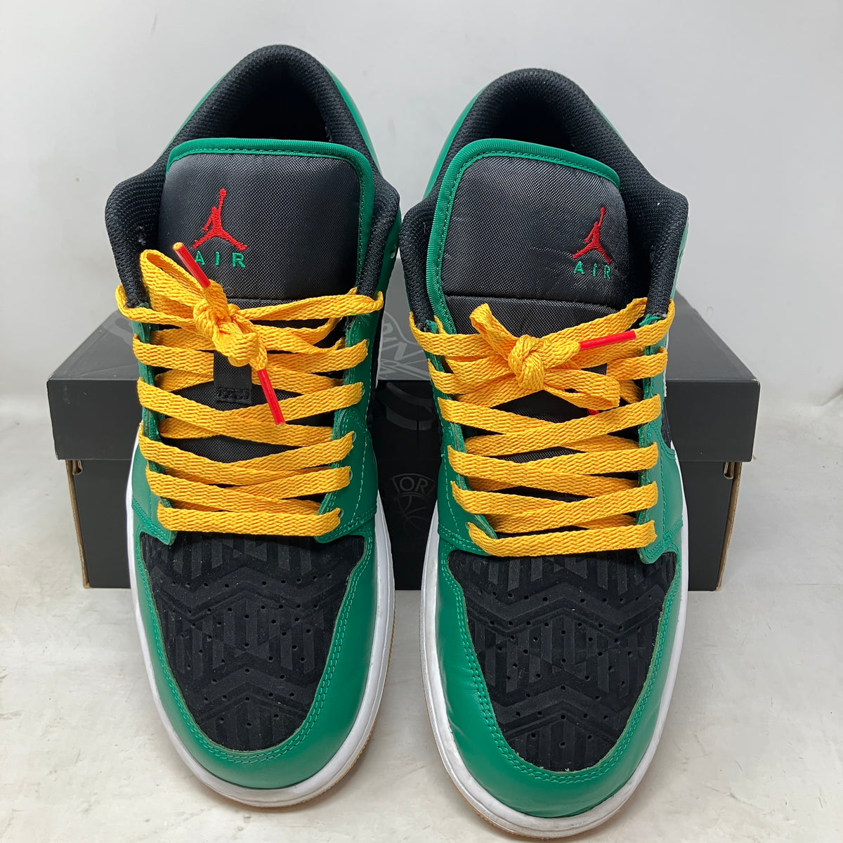 Jordan 1 Low SE Holiday Special (2022)