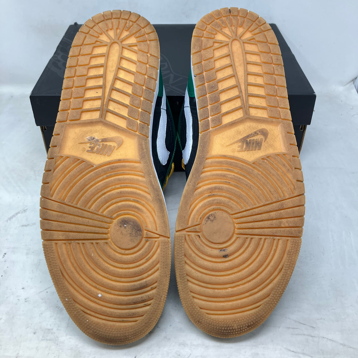 Jordan 1 Low SE Holiday Special (2022)