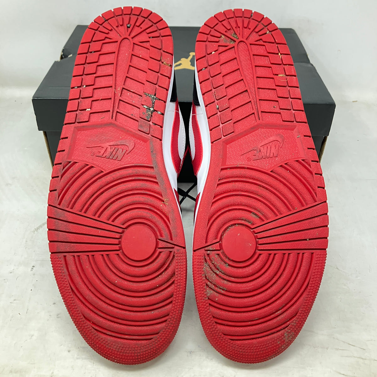 Jordan 1 Low Bulls