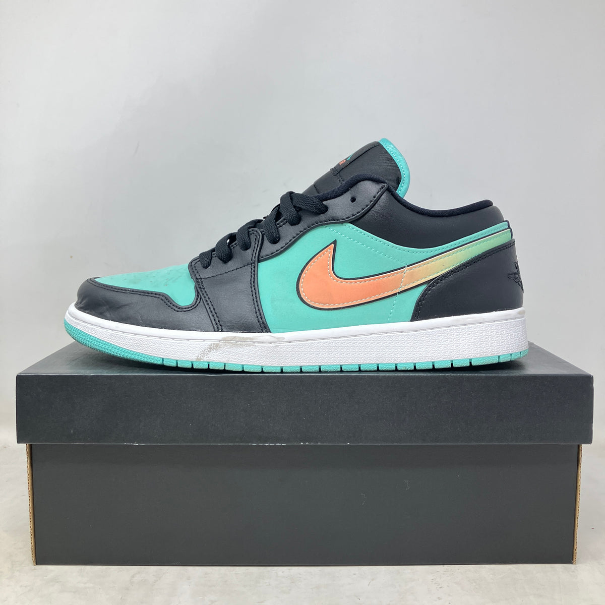 Jordan 1 Low SE Tropical Twist