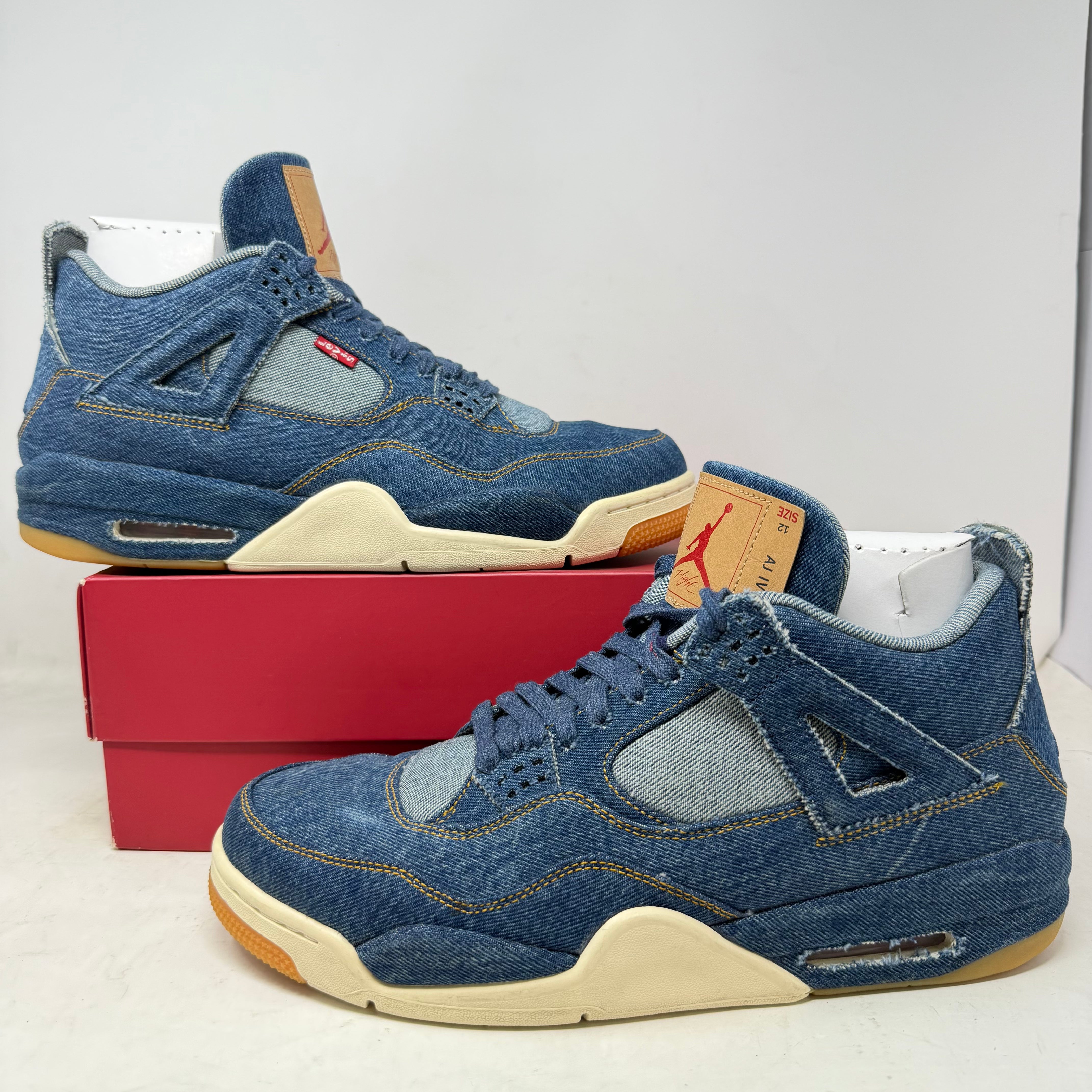 Jordan 4 Retro Levi's Denim (Tag with Levi's Logo)