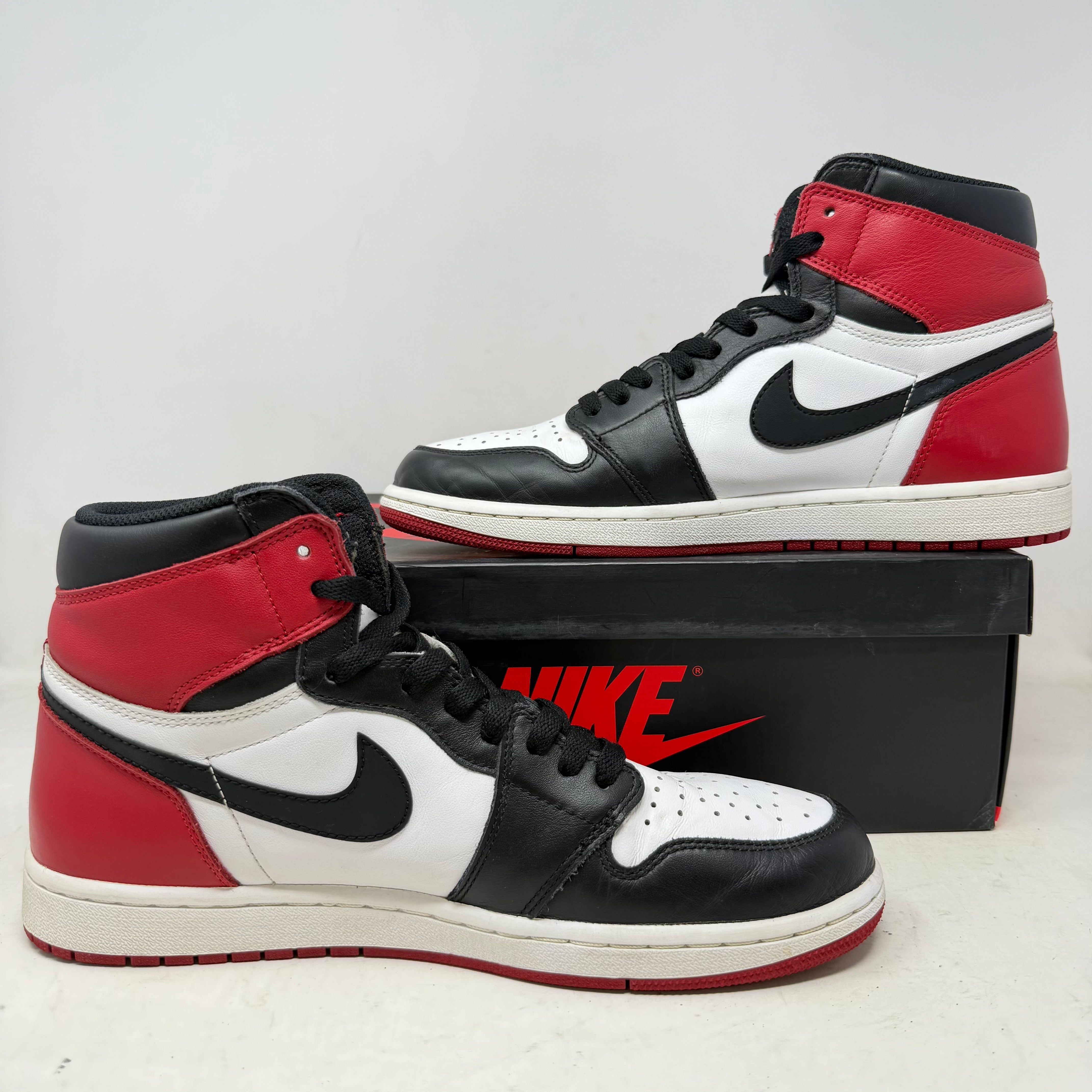 Jordan 1 Retro Black Toe (2016)