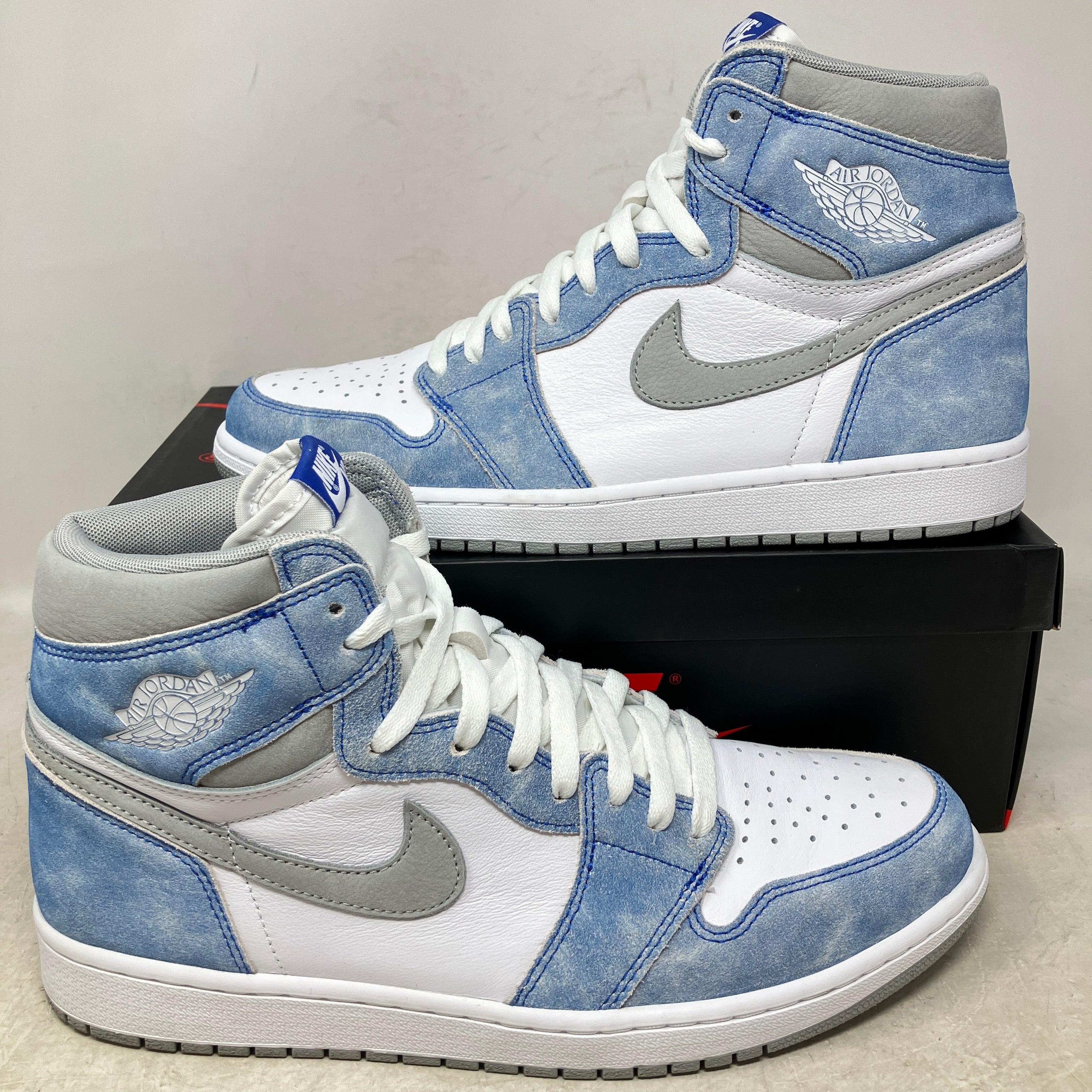 Jordan 1 Retro High Hyper Royal Smoke Grey