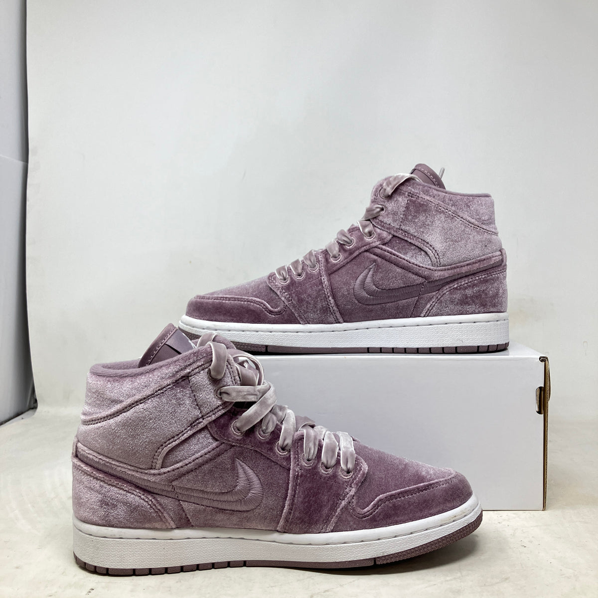 Air Jordan 1 Mid SE Purple Velvet (Women's)