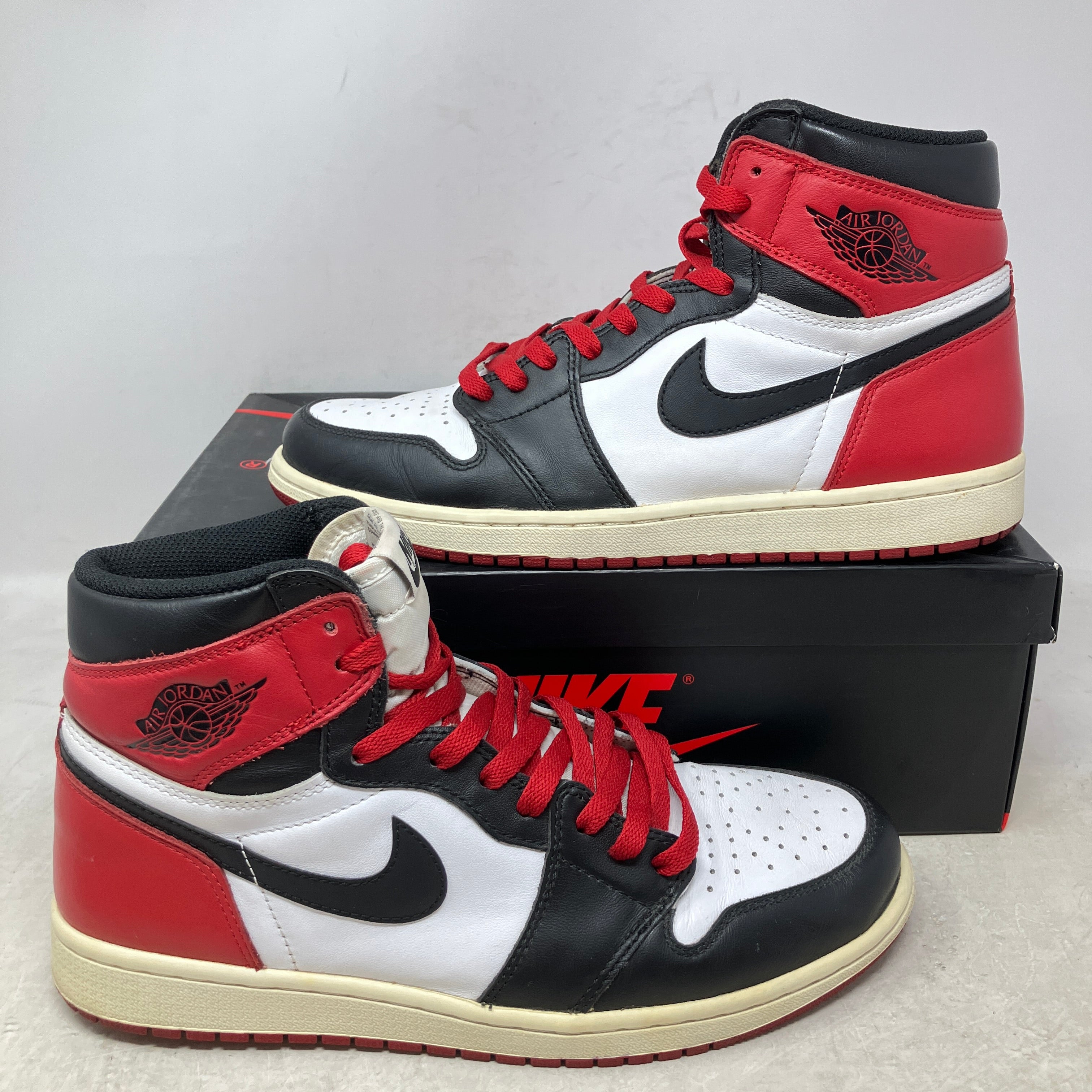 Jordan 1 Retro Black Toe (2016)